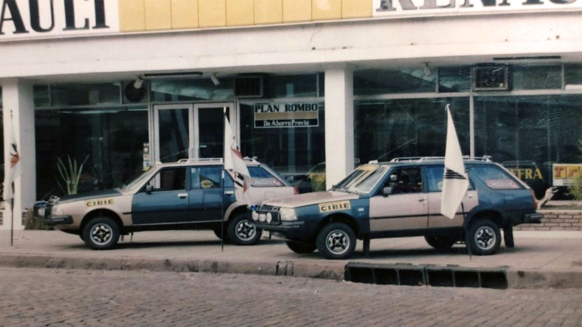 "Las cenicientas", como apodaron a las dos break R-18 4x4 del equipo argentino para el Dakar 1987