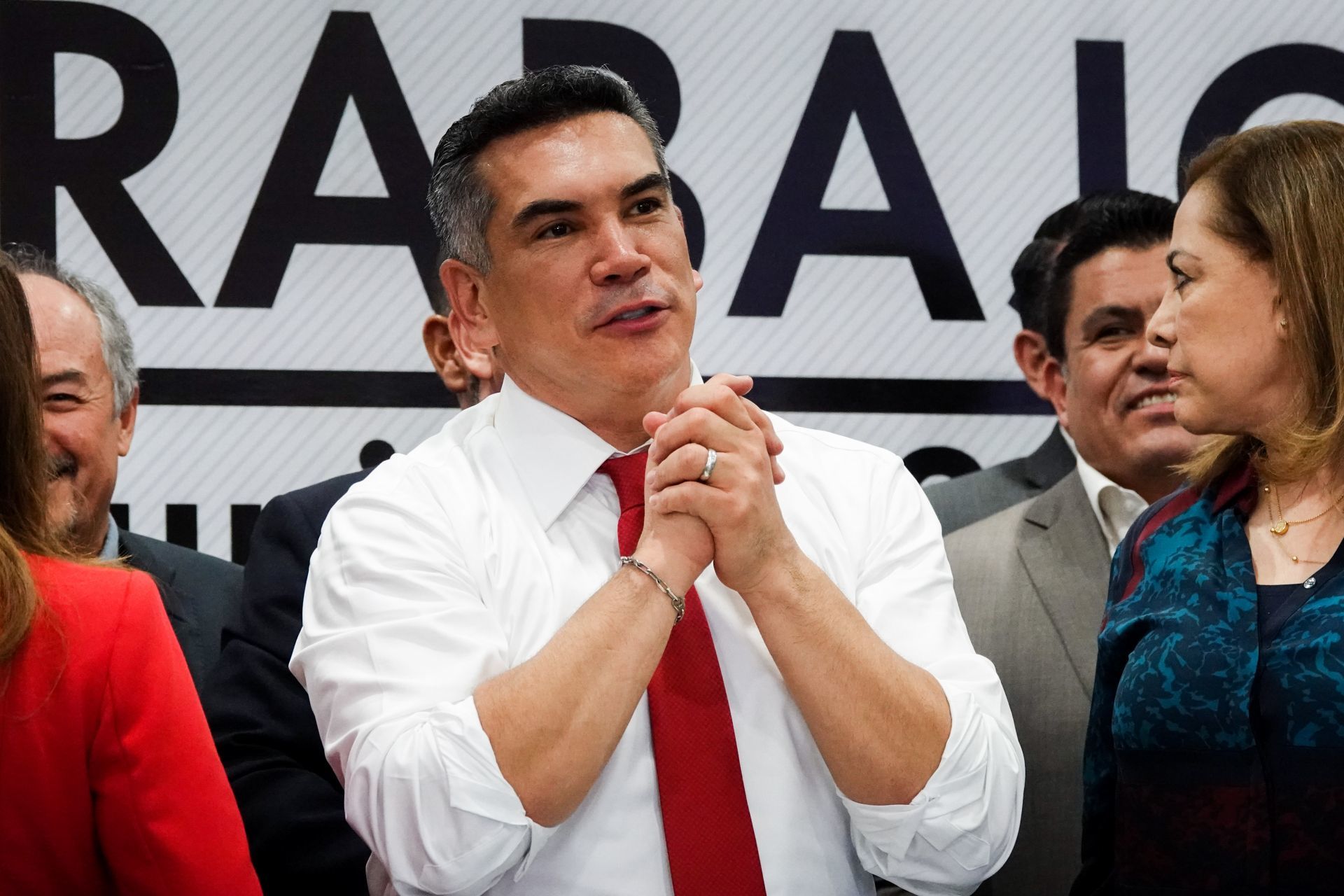 15 exgobernadores priistas exigen la salida de “Alito” Moreno de la dirigencia del PRI