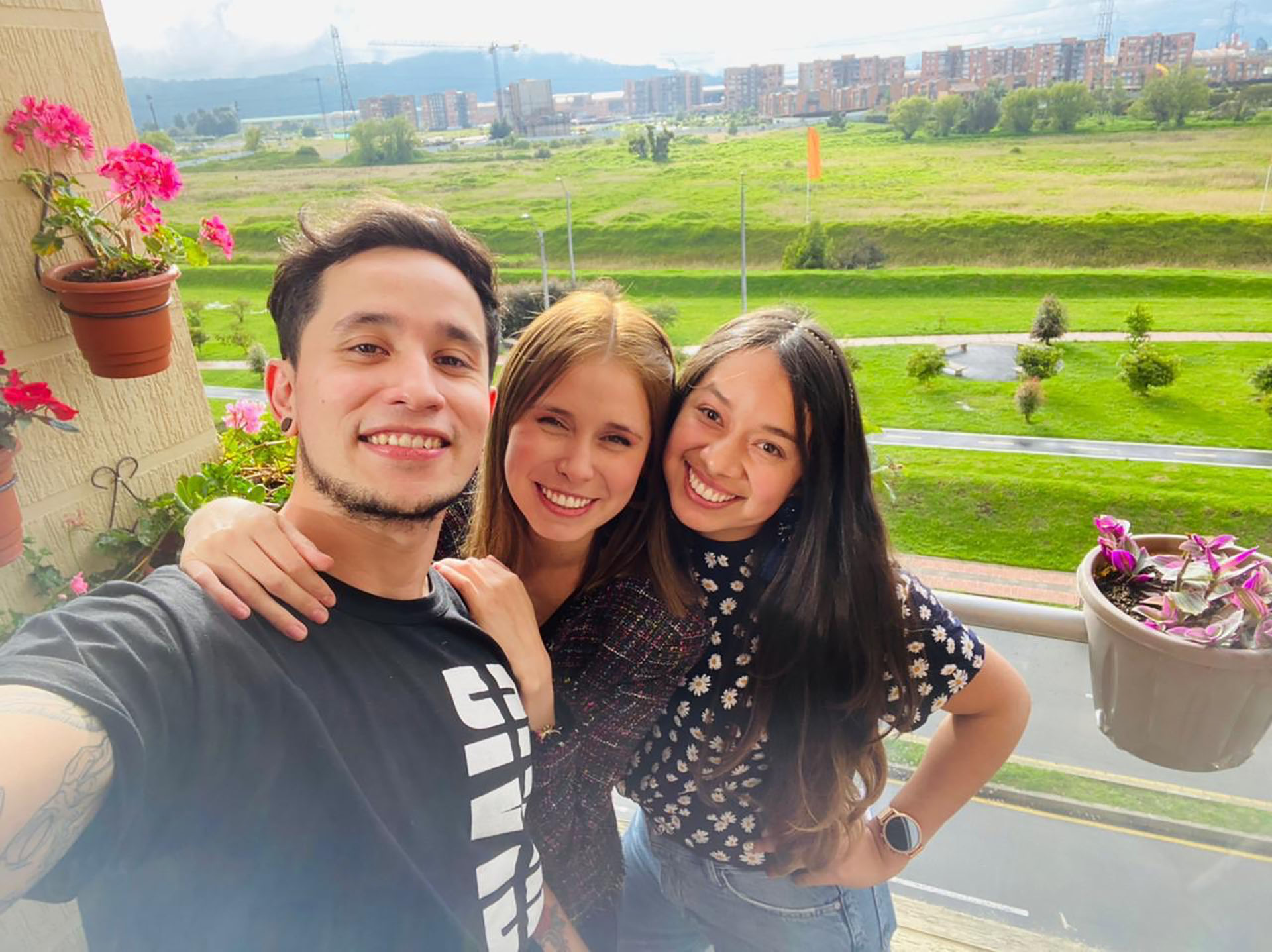 Después de un año sin ver su familia, pudo reencontrarse con todos sus seres queridos, incluso con sus primas