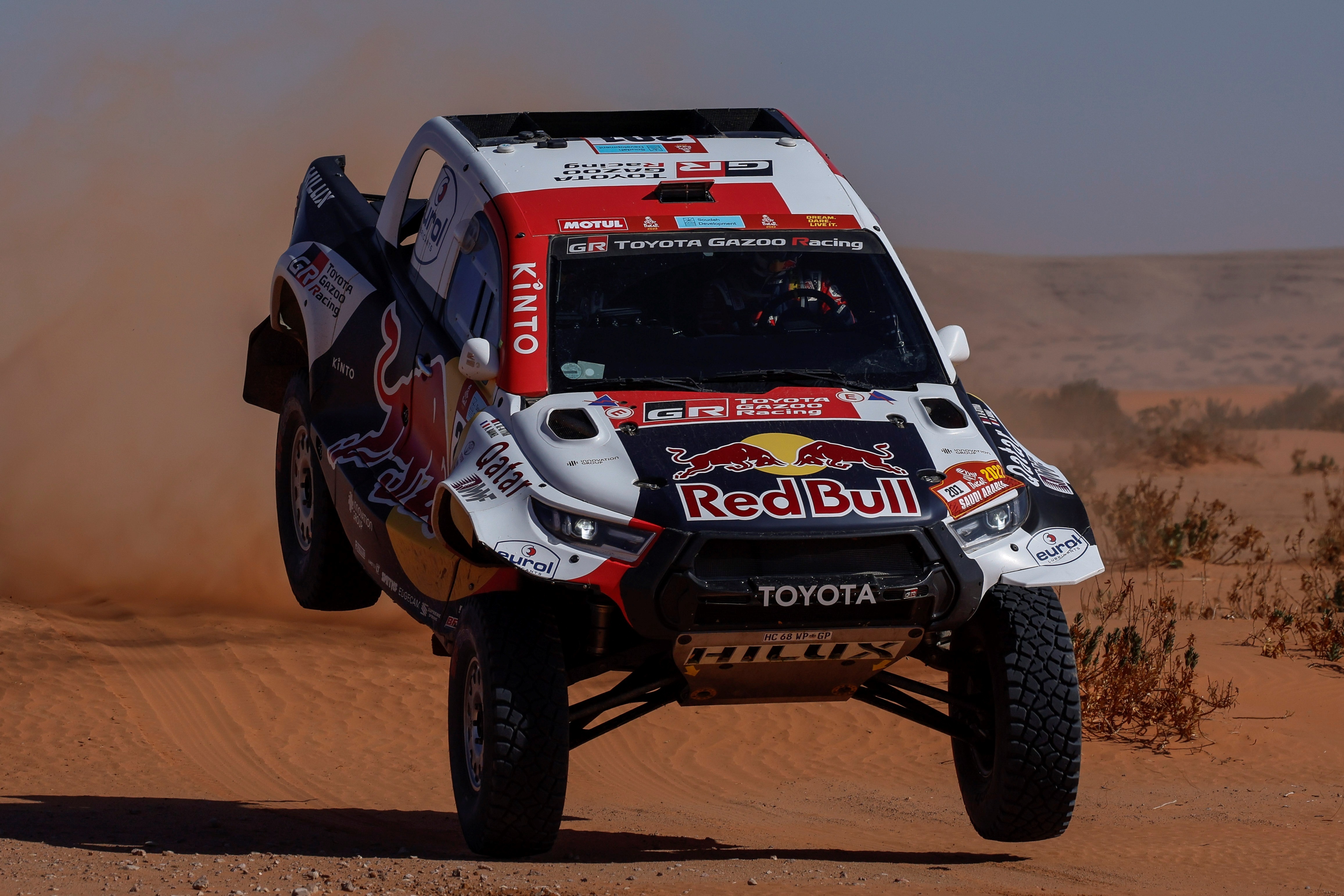 El qatarí en acción con la Toyota Hilux (EFE/Biel Aliño)
