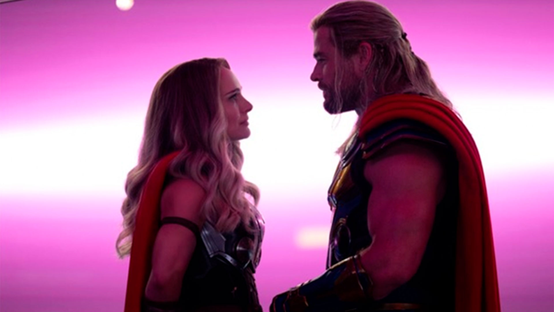 Natalie Portman y Chris Hemsworth, protagonistas de "Thor: amor y trueno". (Marvel Studios)