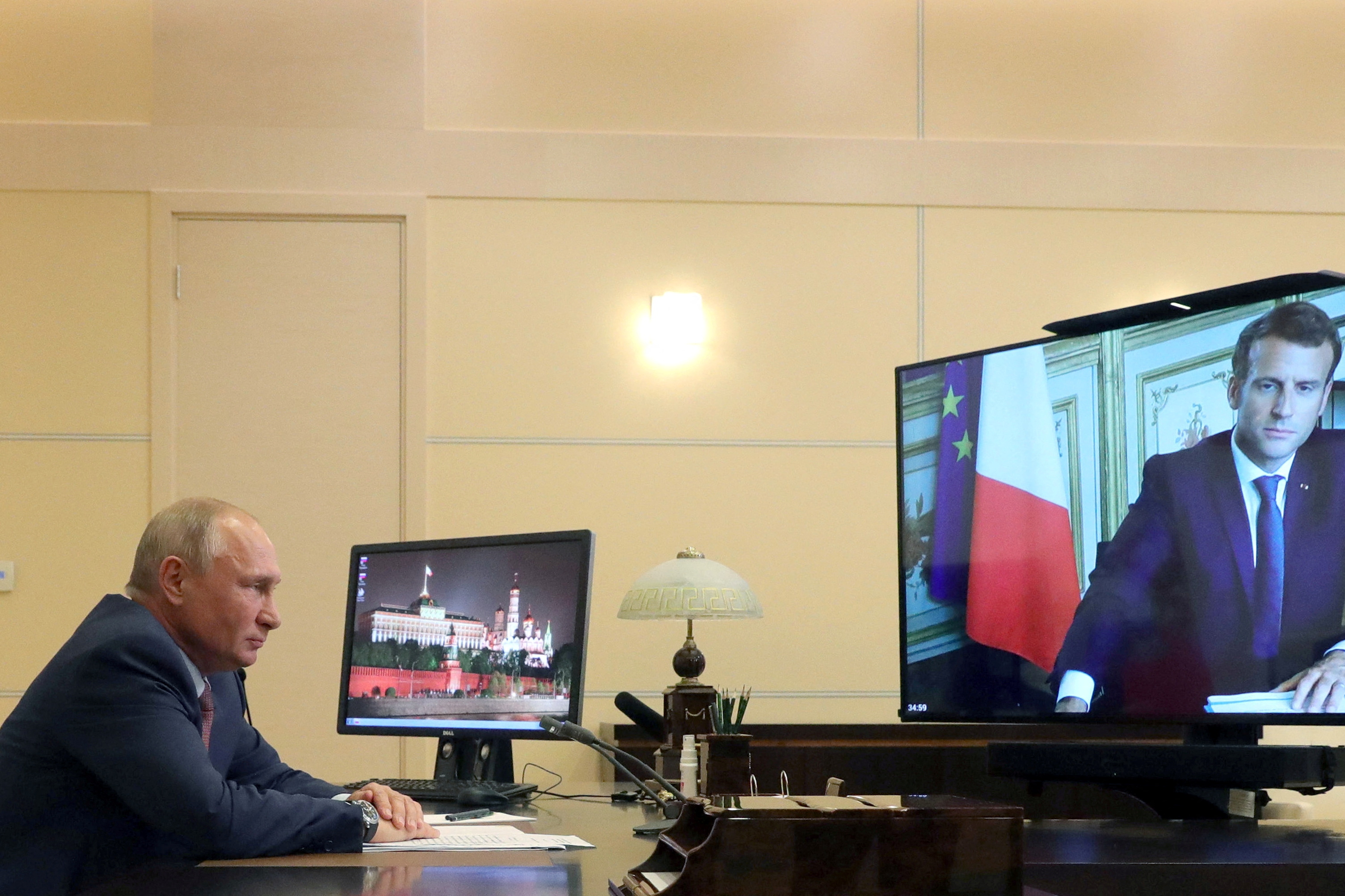 Vladimir Putin and Emmanuel Macron (File)