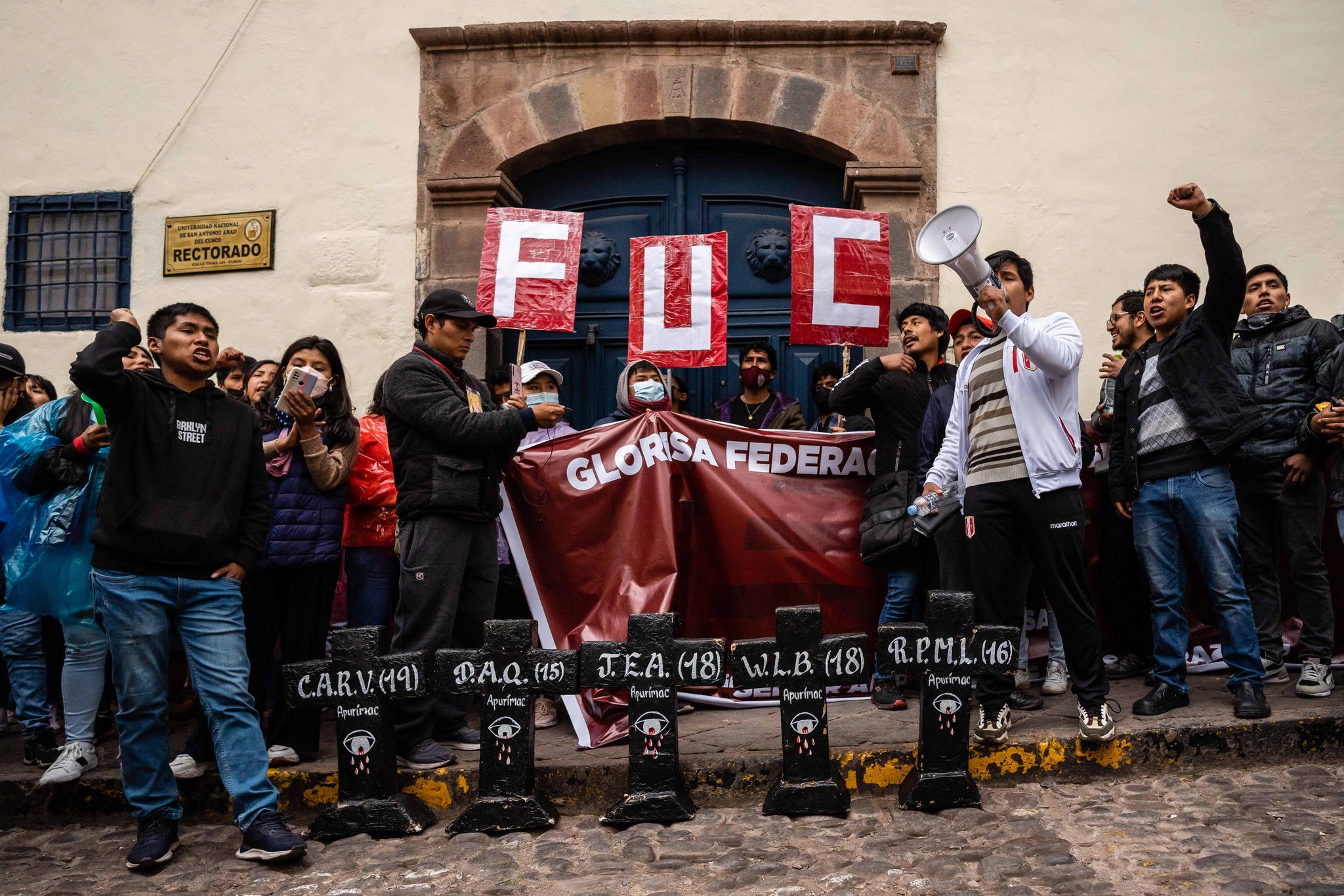 Estudiantes de Cusco en apoyo a sus compañeros detenidos en operativo de San Marcos.