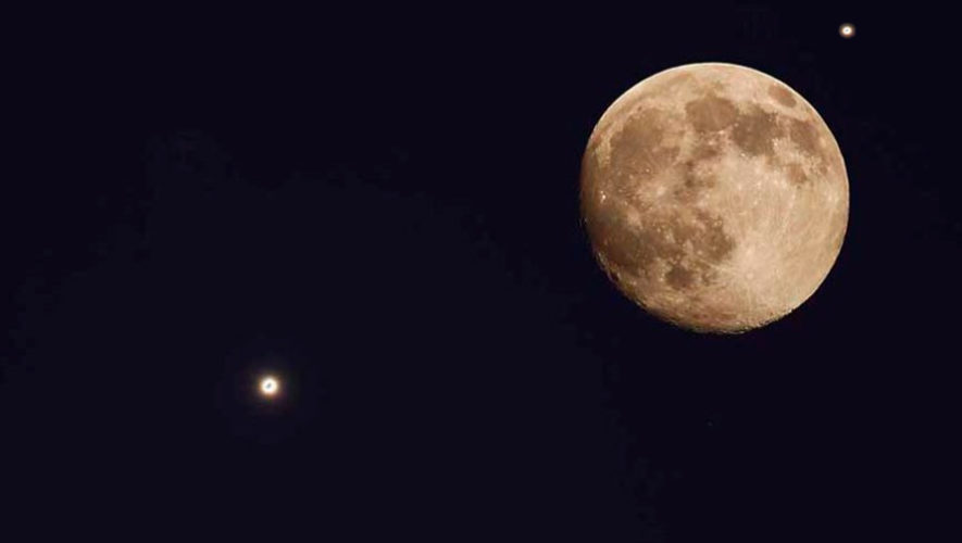 Una conjunción entre la Luna y Saturno será visible en julio (Foto: Wang Letian)