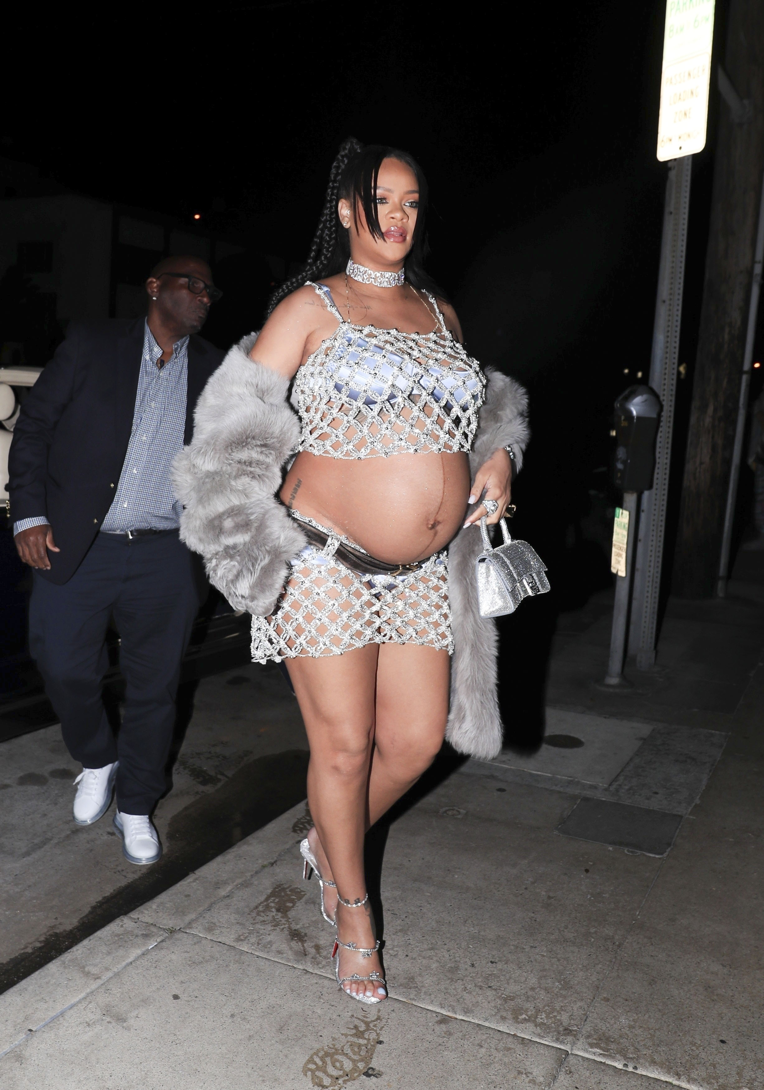 Rihanna llevó el estilo de maternidad más lejos que nunca (Backgrid/The Grosby Group)