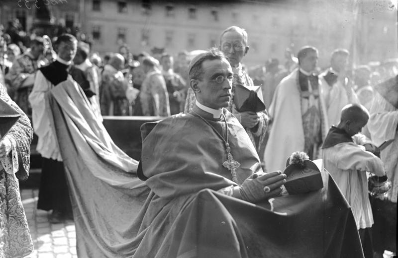 En 1939, cuando Pío XII llevaba pocos meses de reinado en el Vaticano, un derrumbe accidental puso al descubierto una antigua morgue romana bajo el suelo de las cuevas del subsuelo de la Basílica de San Pedro