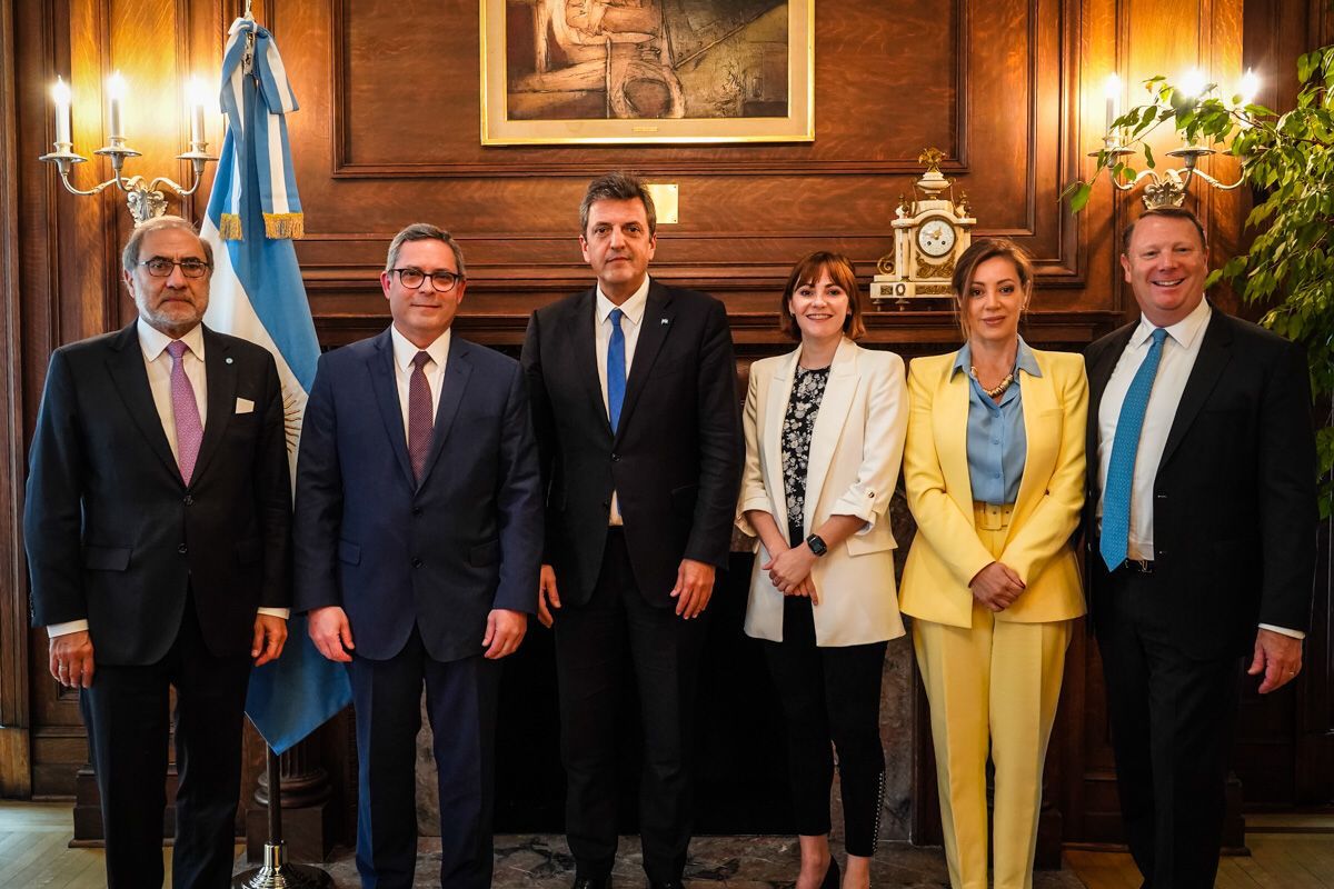 Sergio Massa, acompañado por la secretaria de Energía, Flavia Royón, y de Minería, Fernanda Avila, se reunieron ayer con Del Renigar, vicepresidente de Asuntos Gubernamentales de Rio Tinto, y Guillermo Calo, director Ejecutivo del Proyecto Rincón