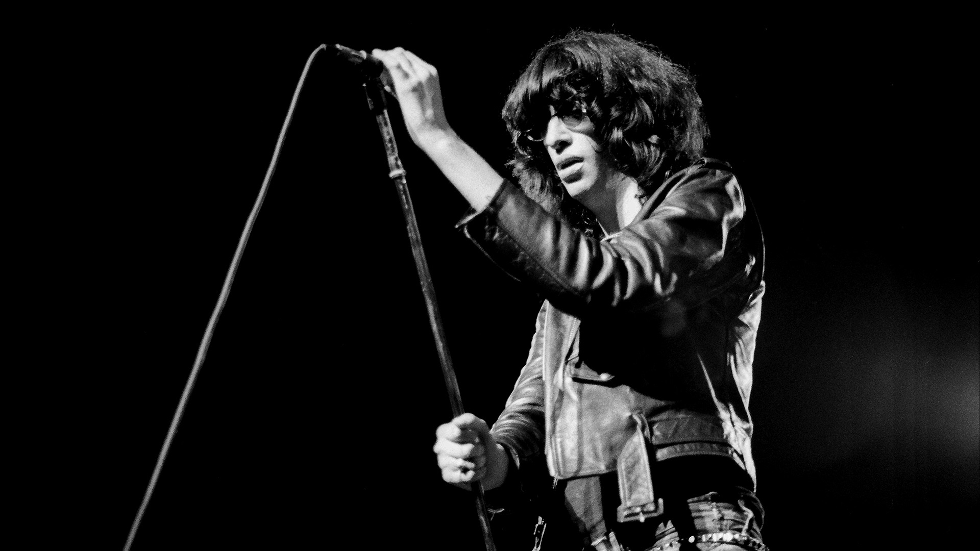 20 años sin Joey Ramone: el matón enfermizo del punk que partió la historia del rock en dos - Infobae