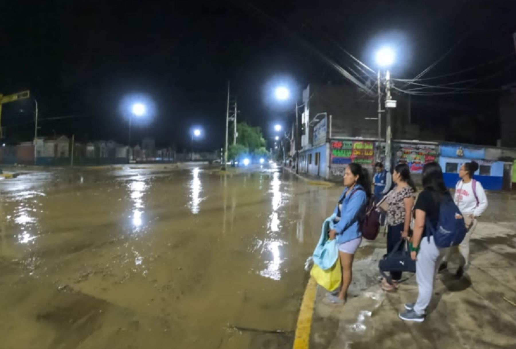 Trujillo amaneció inundado tras activación de quebradas El León, San Idelfonso y San Carlos.