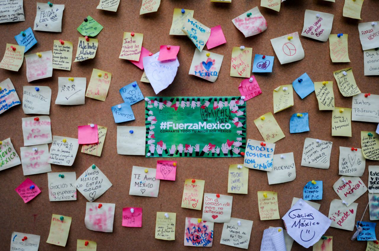 CIUDAD DE MÉXICO, 28SEPTIEMBRE2017.- Rescatistas mexicanos y españoles continuan con las labores de búsqueda y rescate en el edificio colapsado sobre Álvaro Obregón 286 de la colonia Roma. FOTO: DIEGO SIMÓN SÁNCHEZ /CUARTOSCURO.COM