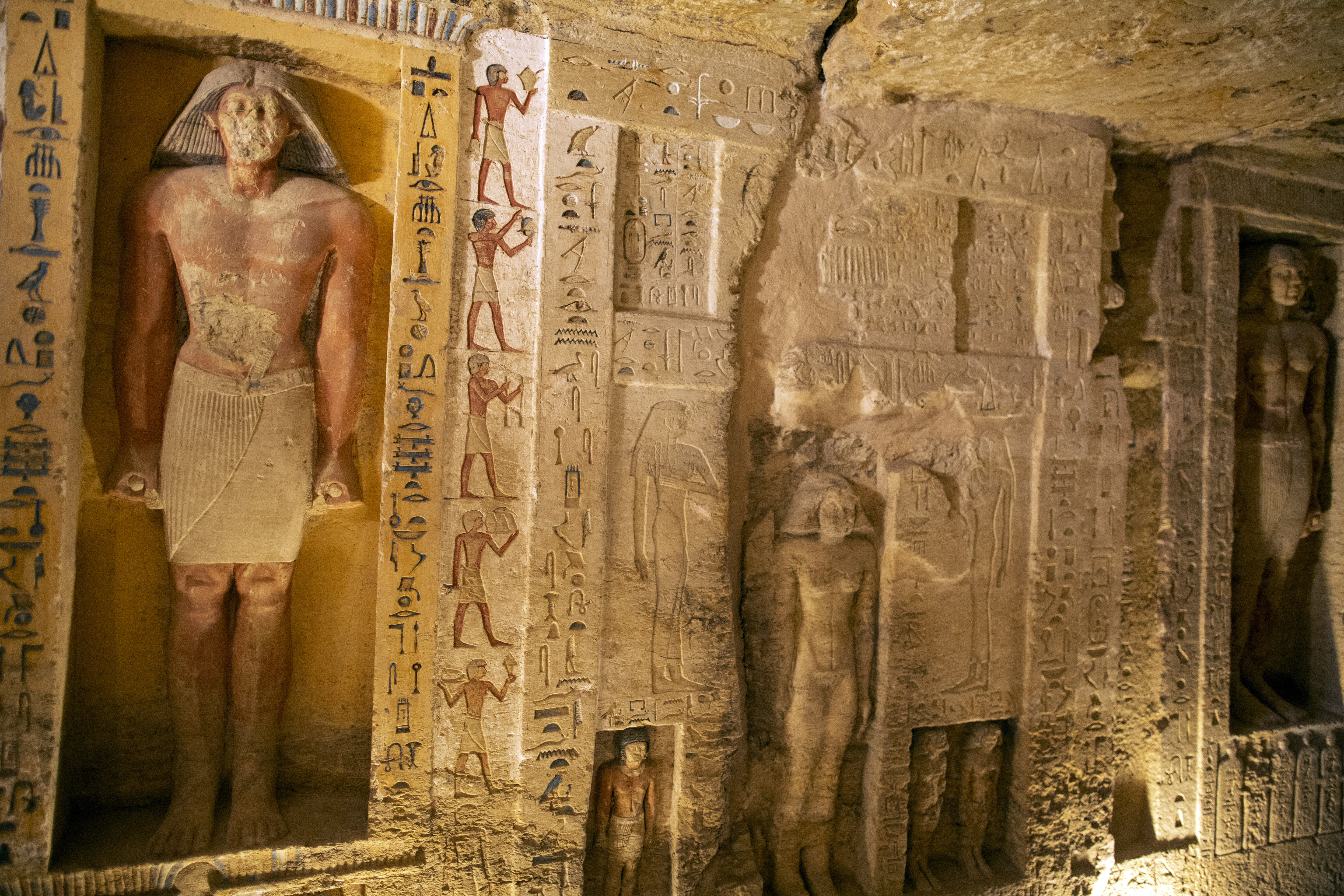 Una de las tumbas descubiertas a 30 kilómetros de El Cairo
