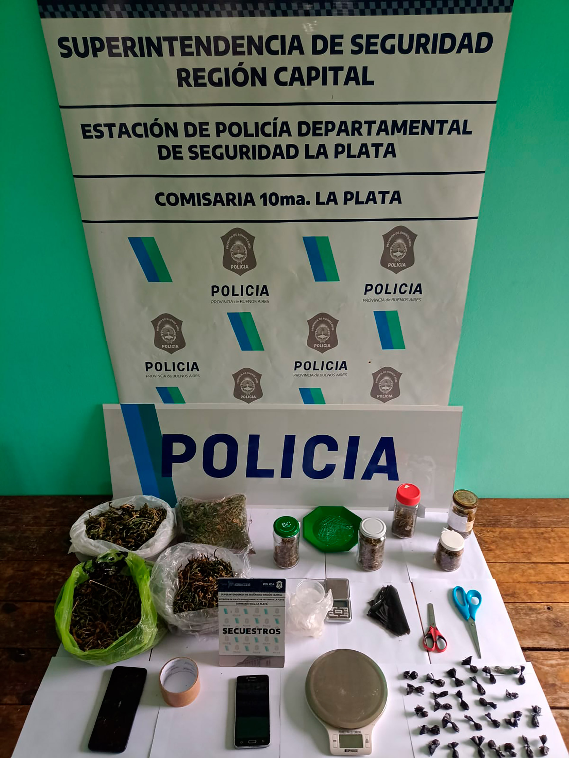 Parte de los elementos secuestrados en los allanamientos