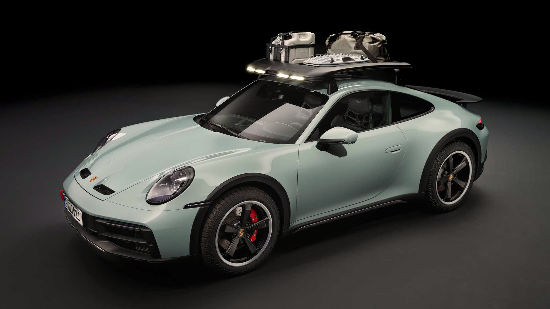Conceptualmente muy parecidos, el Porsche 911 Dakar y el Huracán Sterrato competirán en un nuevo segmento de autos alternativos