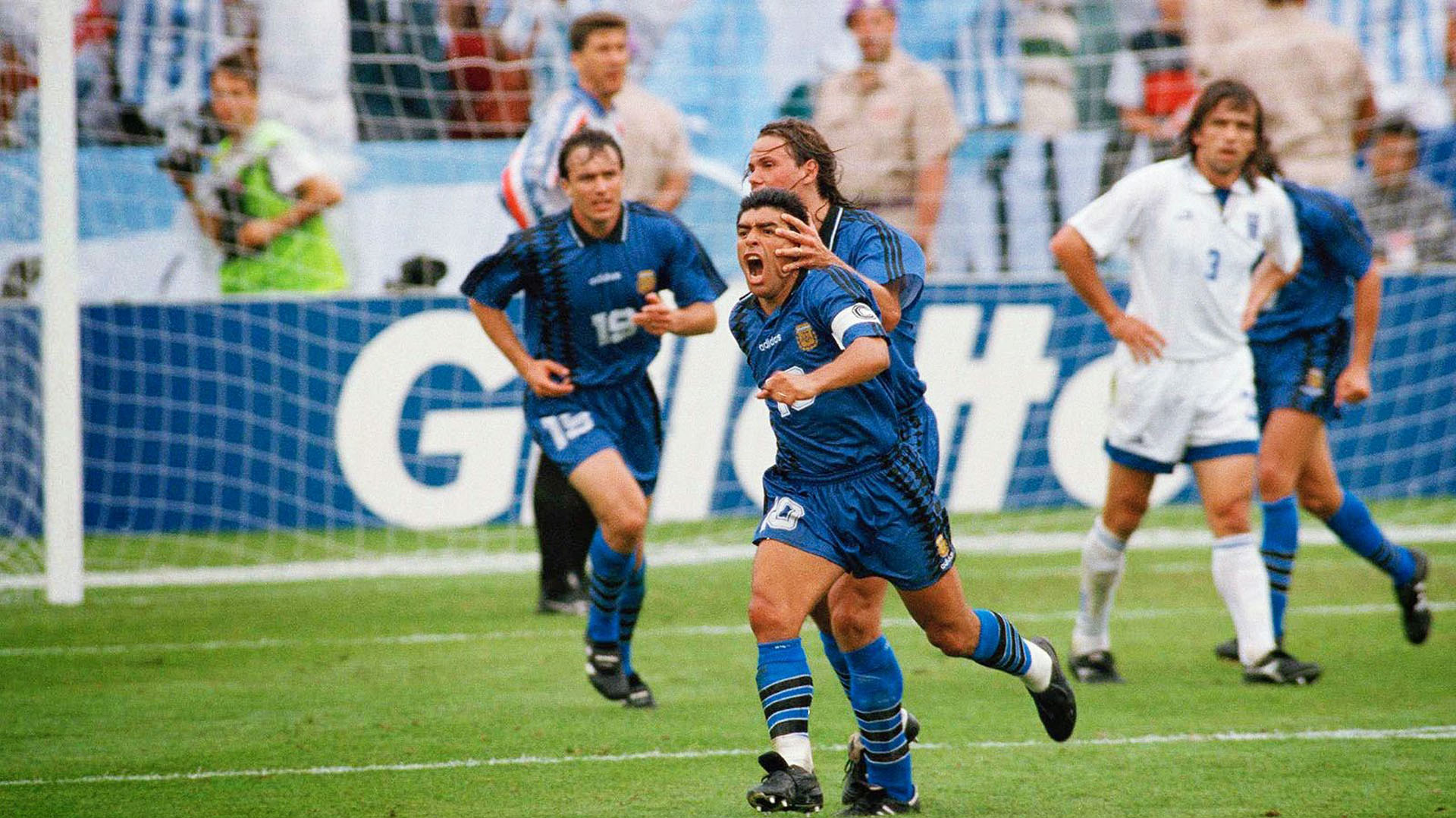 El  21 de junio de 1994 Argentina venció 4-0 a Grecia en el Mundial con tres goles de Batistuta y uno de Maradona, el último del 10 en una Copa del Mundo