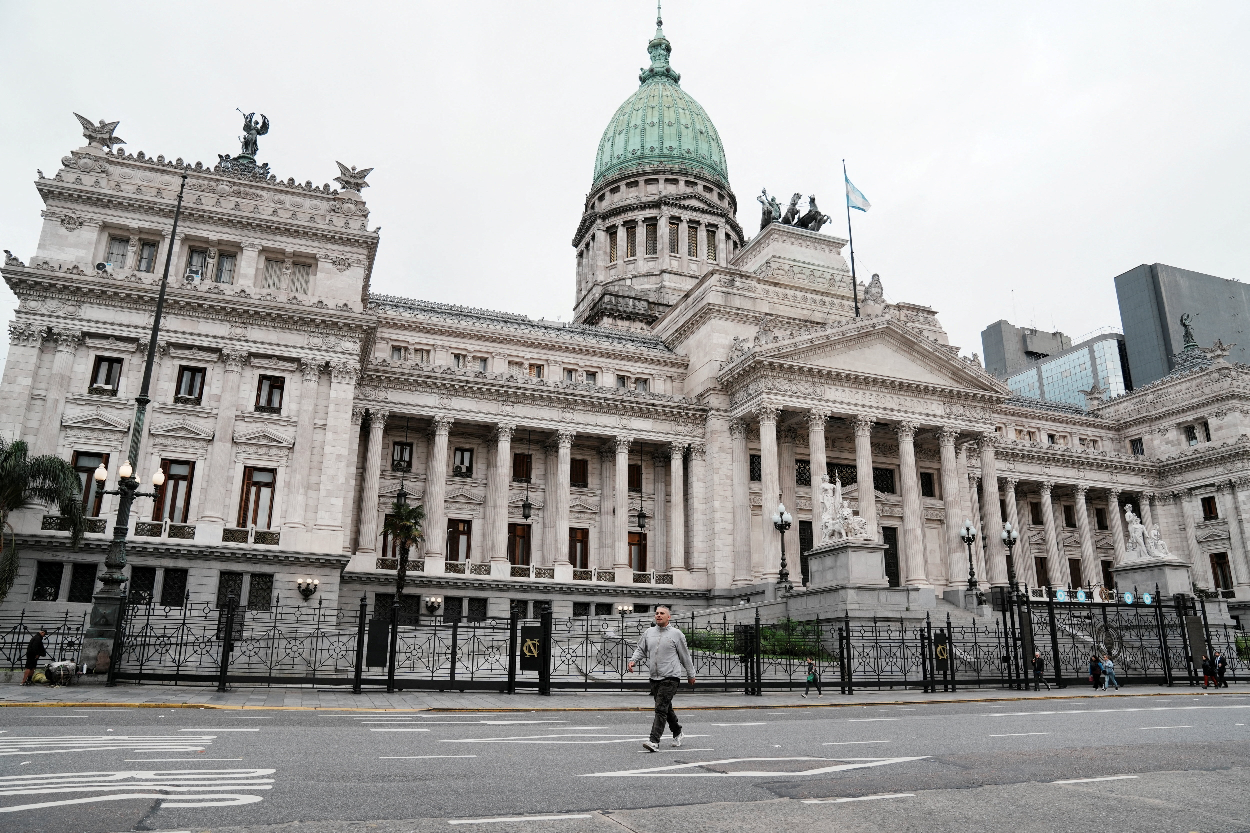 Reformas, penas más duras, Presupuesto 2026 y dólares bajo el colchón: los proyectos que el Gobierno pedirá tratar en extraordinarias