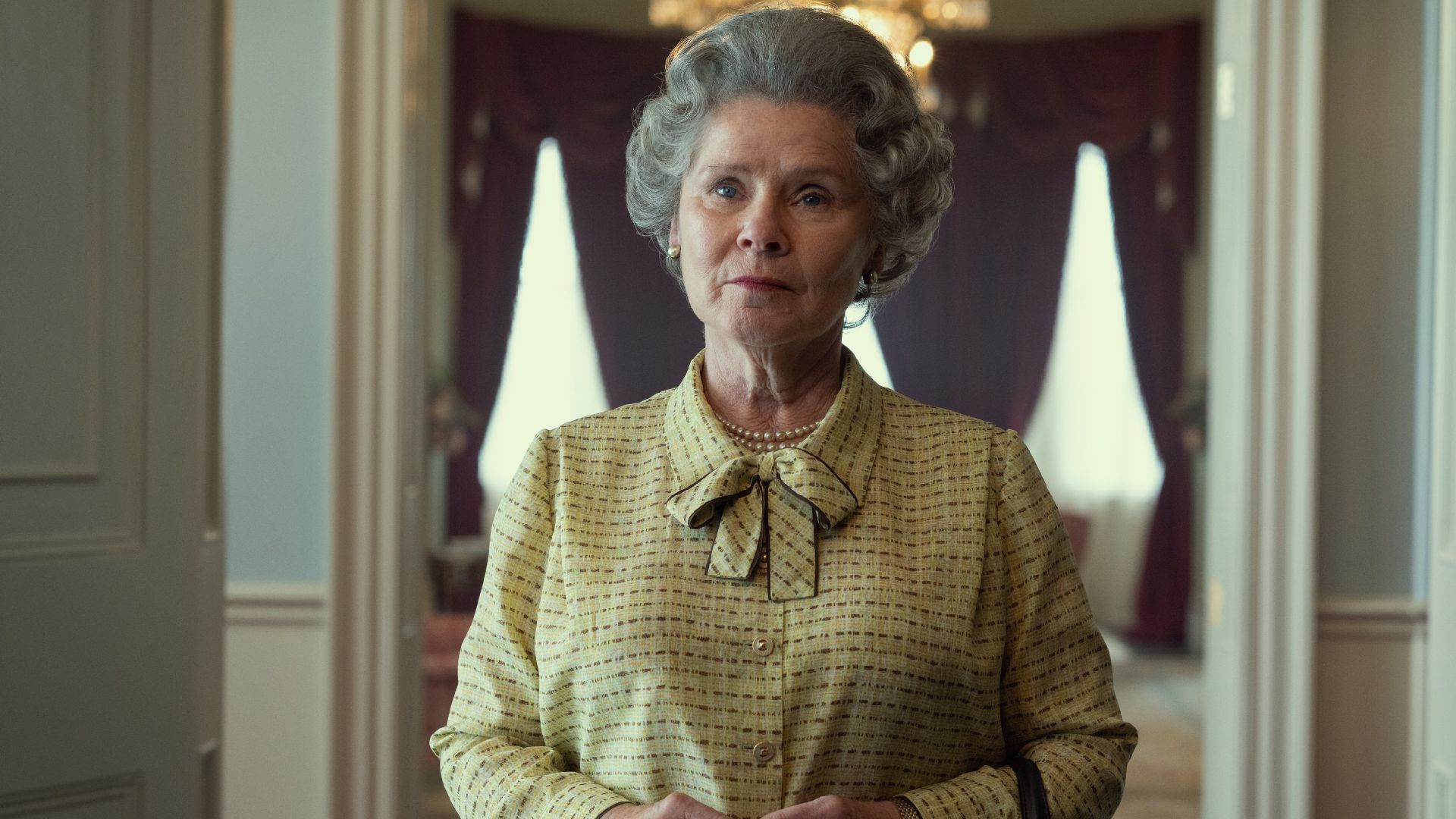 en la quinta temporada de "La corona" Imelda Staunton interpretará a Isabel II.  (Netflix)