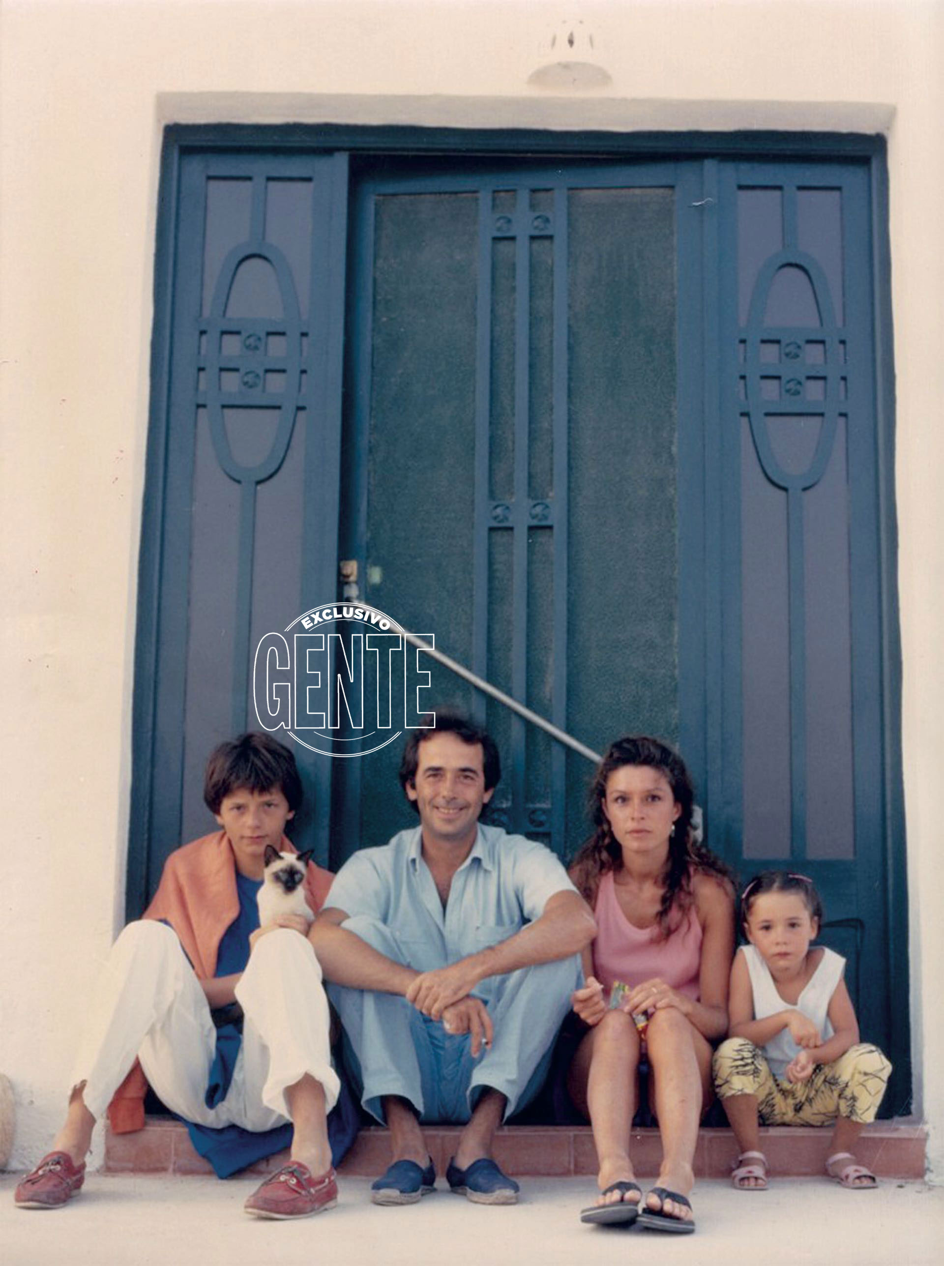 Entre sus hijos Queco y María y su mujer, Cande (Foto Archivo GENTE)