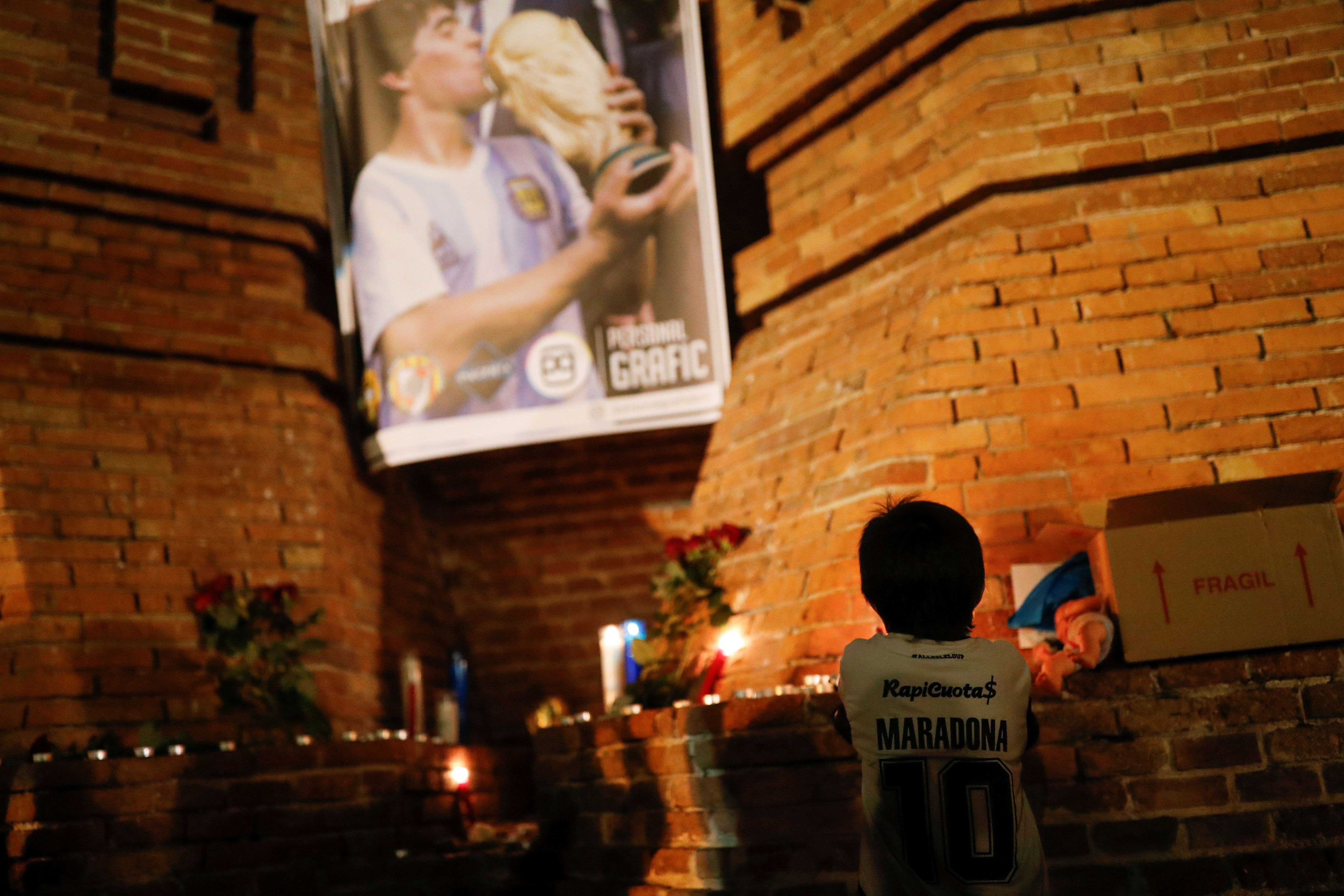 El altar improvisado a Maradona