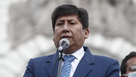 El vocero de la bancada de Perú Libre, Waldemar Cerrón, informó que el partido oficialista presentará postulantes para las elecciones municipales y regionales. Foto: Andina