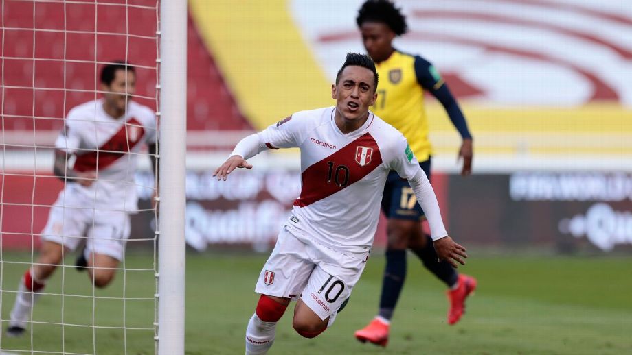 Christian Cueva marcó el 1-0 parcial en la victoria de Perú en Quito. Foto: Conmebol.