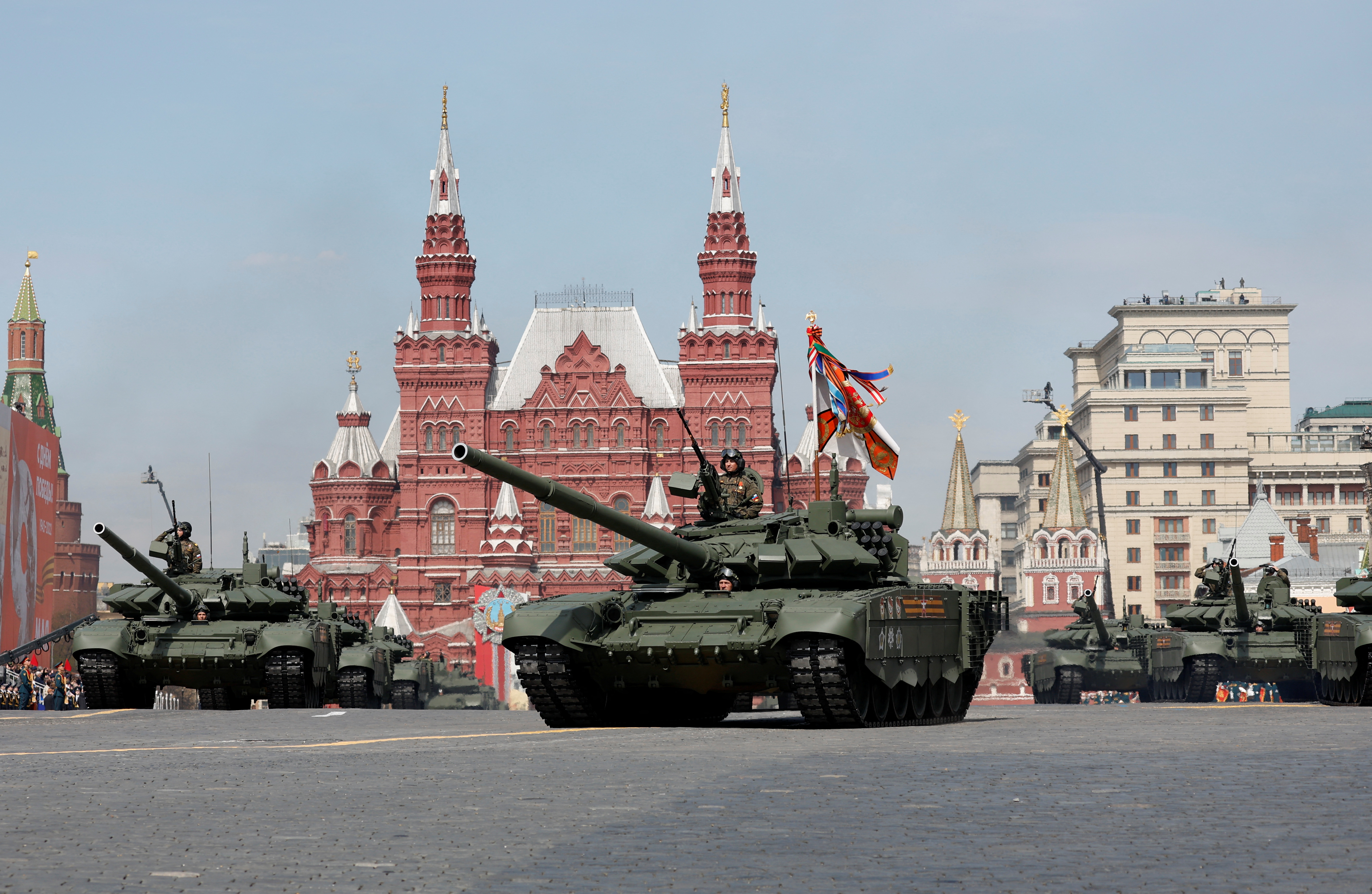 En 2022, numerosos tanques se mostraron imponentes en la capital (Reuters)