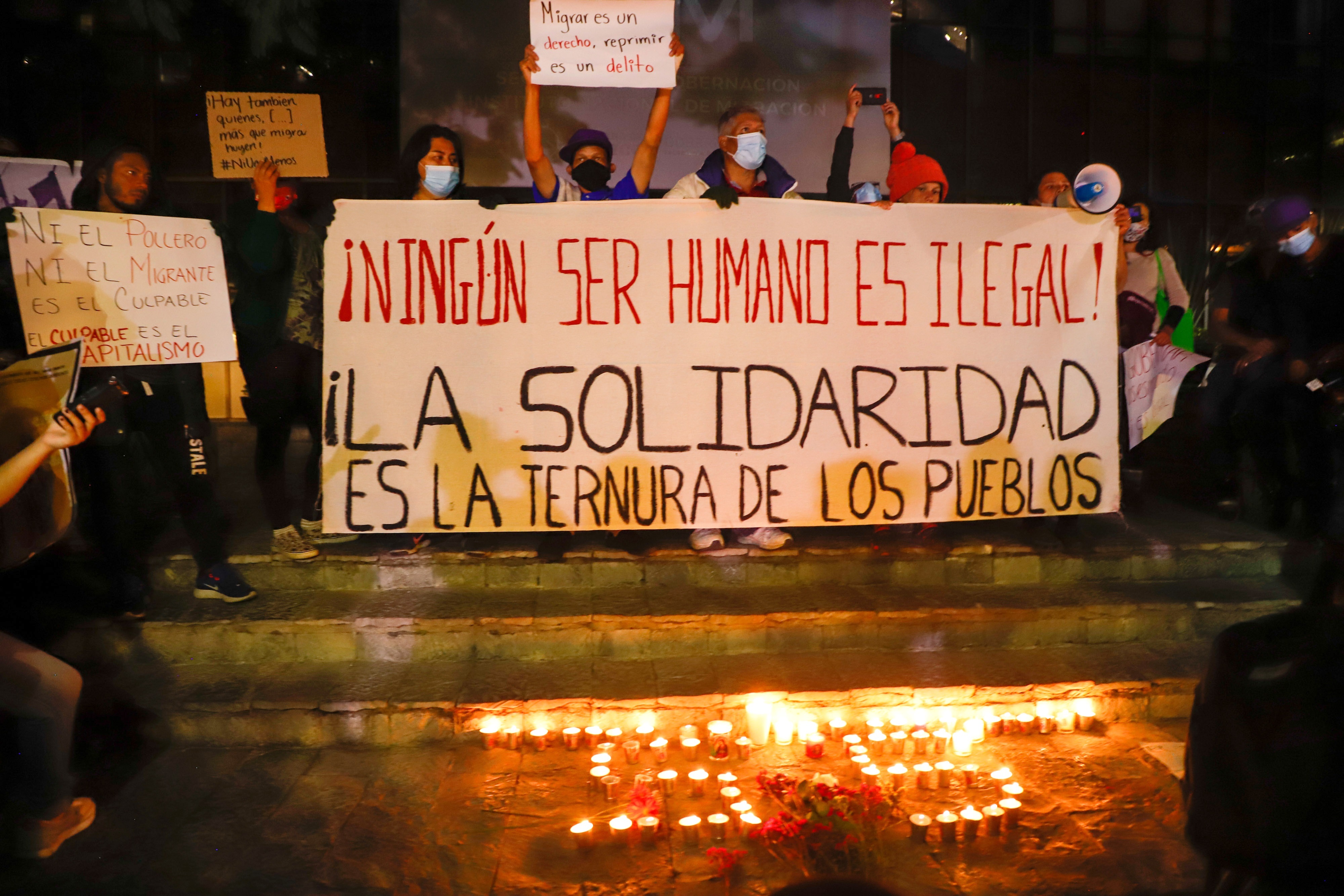 Hace unos días, grupos de migrantes centroamericanos se manifestaron en la sede del Instituto Nacional de Migración (INM), en Ciudad de México. (Foto: EFE/Madla Hartz)
