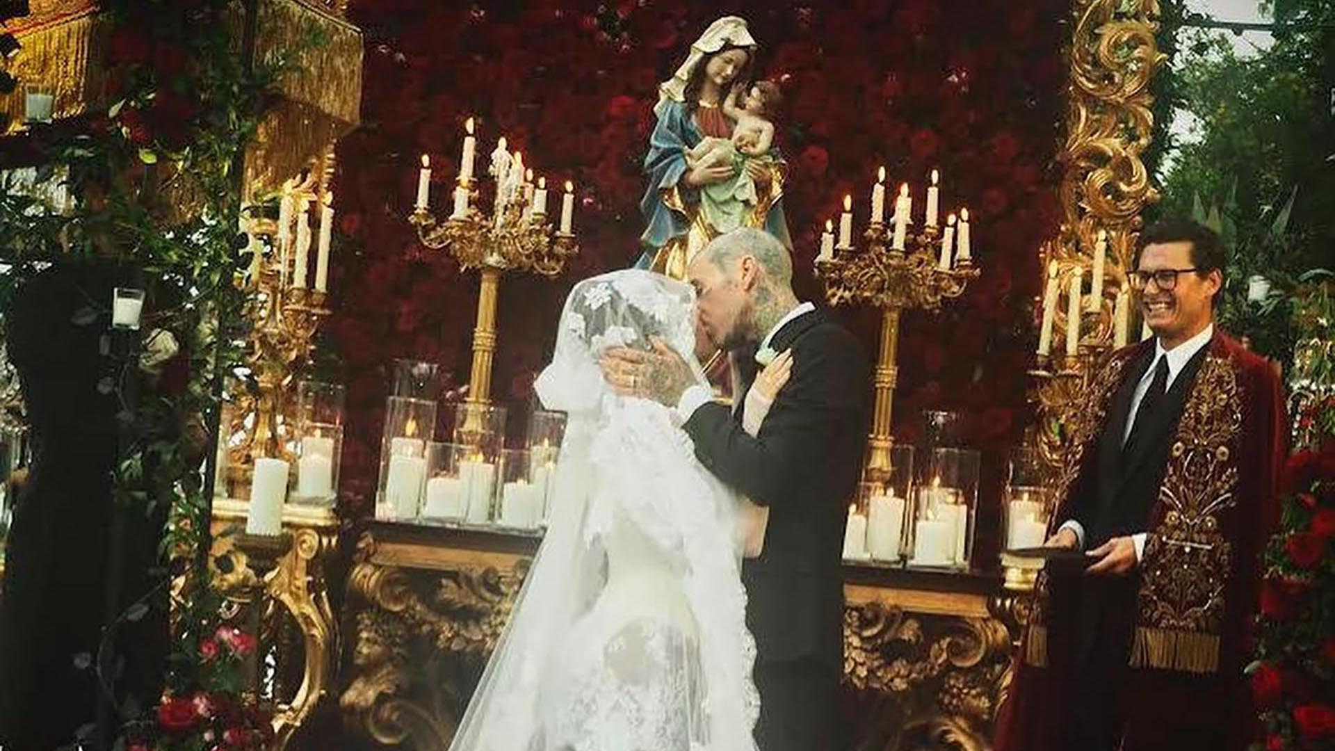 Kourtney Kardashian and Travis Baker get married during a luxurious millionaire wedding in Italy (@kourtneykardash)