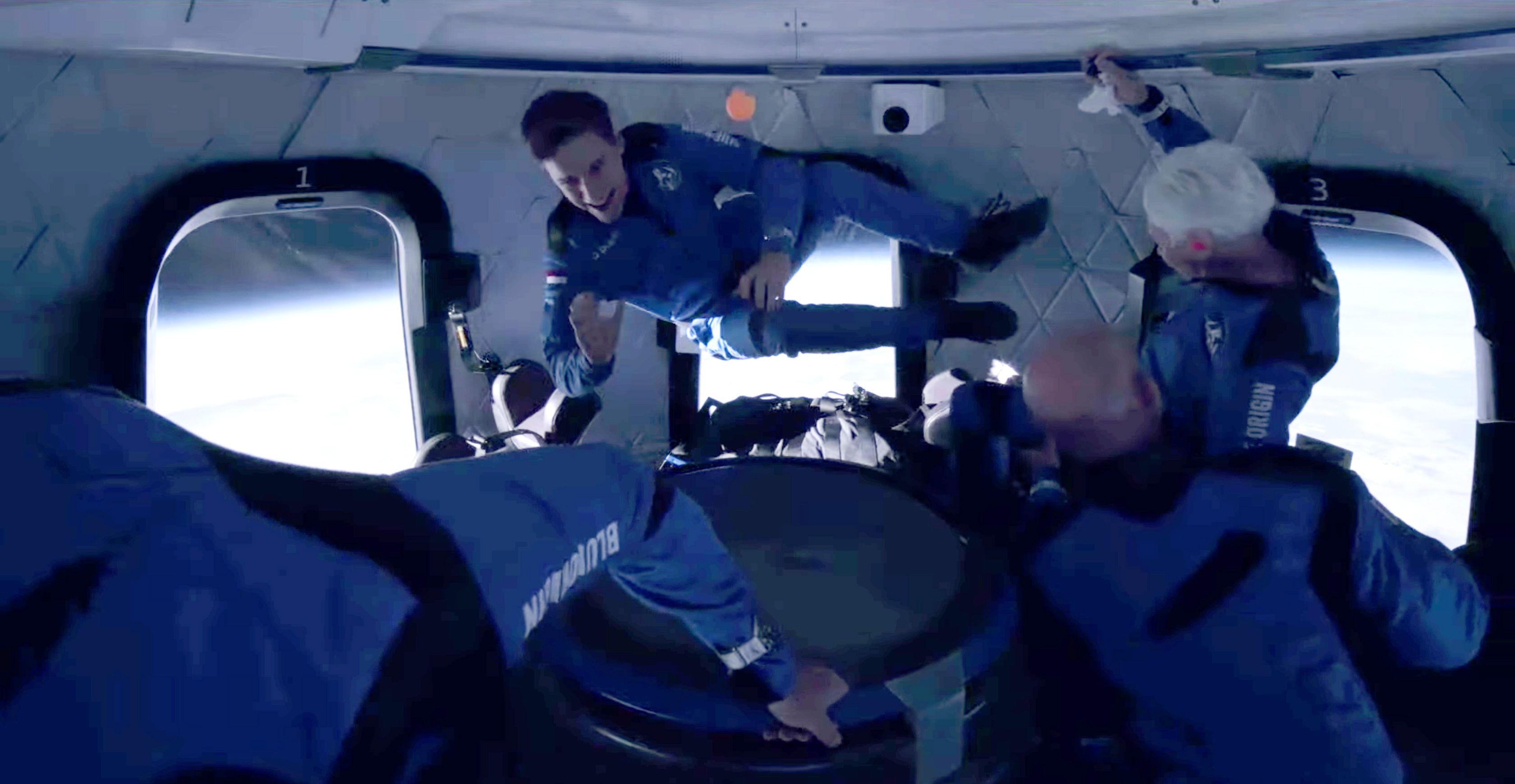 Oliver Daemen, un joven de 18 años se convirtió en el turista espacial más joven el 20 de julio de 2021 al subirse a un cohete de Blue Origin e ir al espacio. ( REUTERS.)