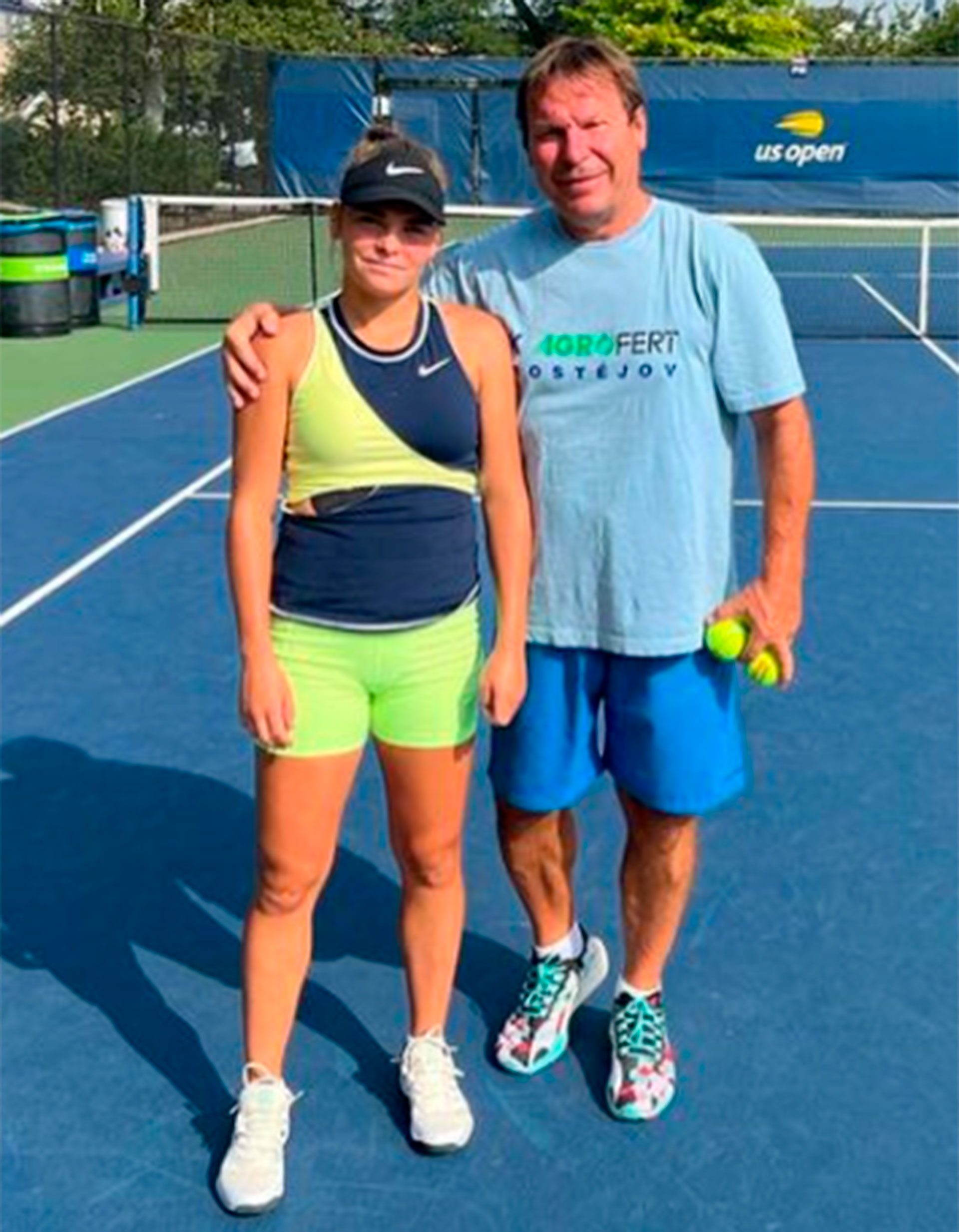 La tenista checa Sara Bejlek junto a su padre Jaroslav en el US Open