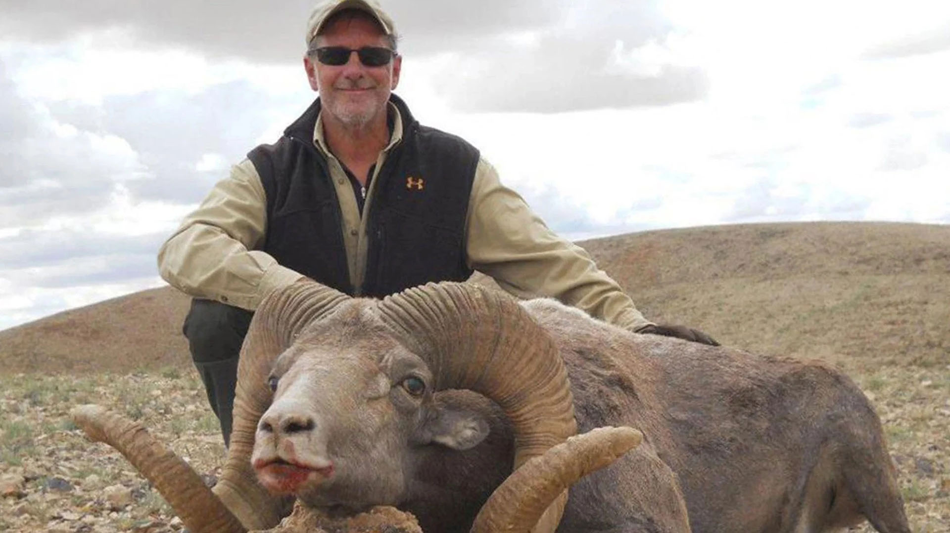 Dentista de Pensilvania enfrenta sentencia máxima después de que su esposa muere en un safari africano  (Facebook/Larry Rudolf)