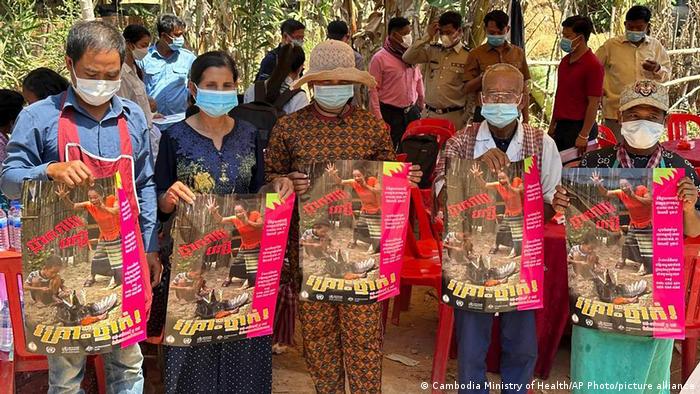 Camboya está de luto por la muerte de una niña de 11 años por gripe aviar (AP)