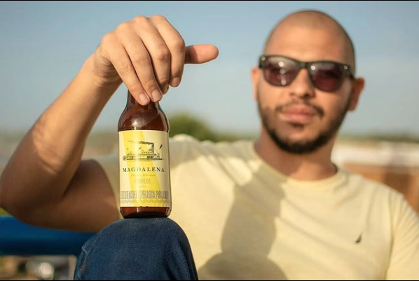 Leonel Fadul, maestro cervecero y copropietario de la cervecería artesanal Magdalena, dice que Alcarelle podría ser una alternativa pero no cree que llega a reemplazar a las bebidas alcohólicas. (Foto @cervezamagdalena)