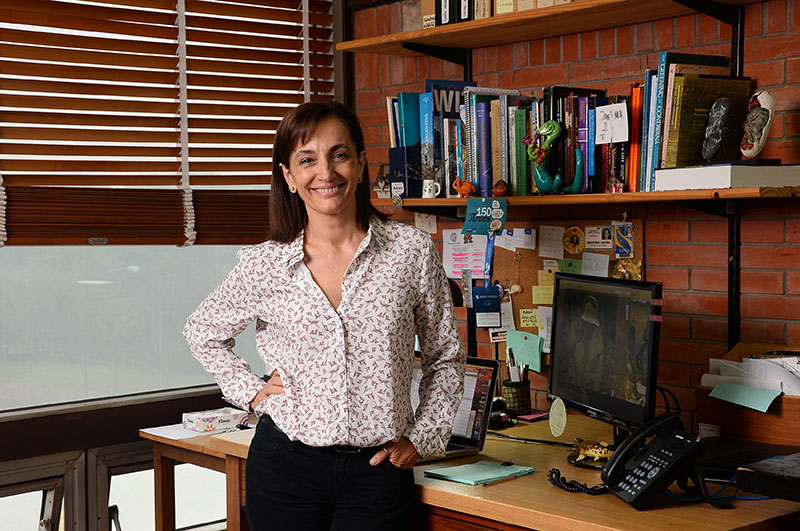 La científica argentina Claudia Marsicano, de la UBA y el Conicet, fue una de las codescubridoras de huevos y fósiles de dinosaurios en Santa Cruz. Antes, hizo excavaciones en África y Brasil (Exactas-UBA)