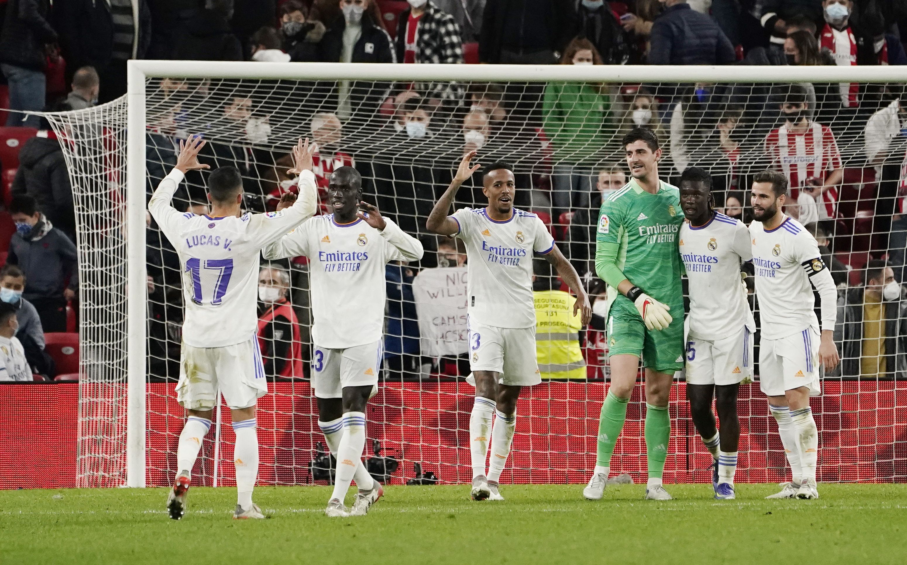 El Real Madrid sufrió varias bajas por COVID-19 este mes y ha pedido a sus jugadores que "extremen los cuidados" (Foto: REUTERS)