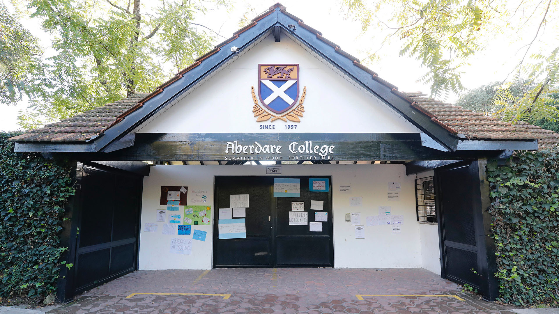 El Aberdare College cuenta con educación inicial, primaria y secundaria