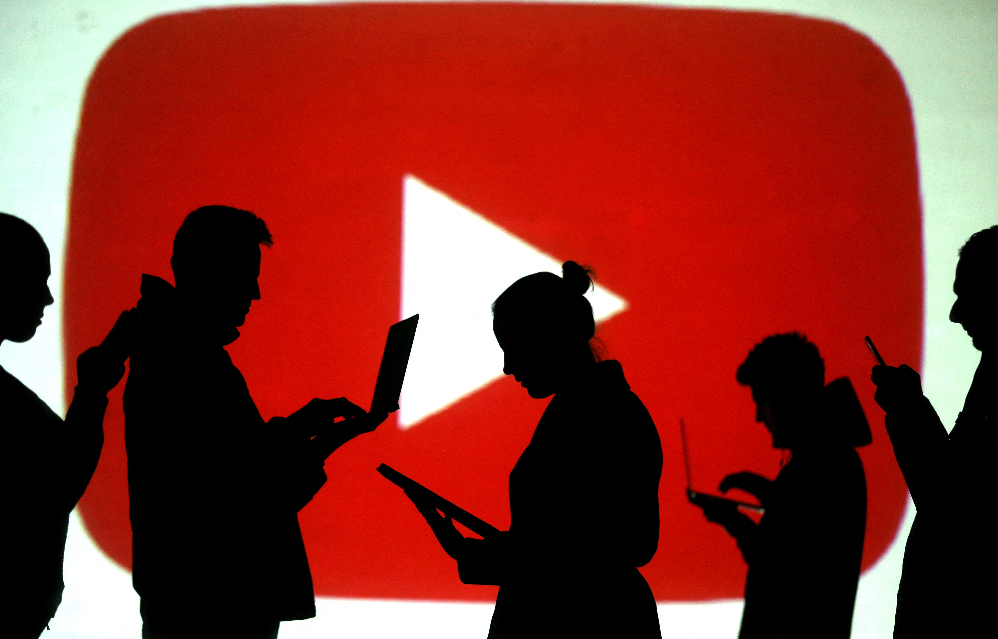 En el 2021, los usuarios de YouTube se inclinaron más por los videos de música urbana. (Reuters)