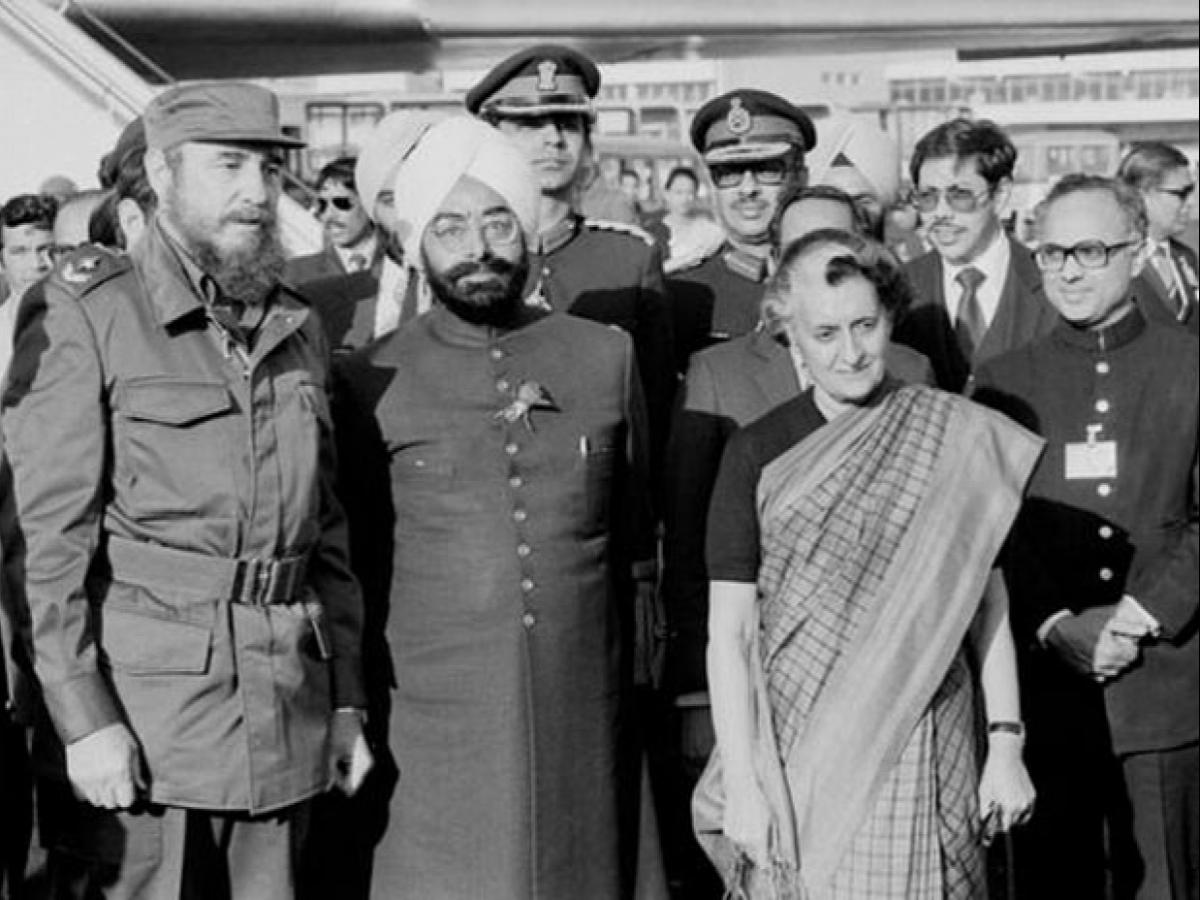 Fidel Castro junto a Indira Gandhi, en su vista a la India.