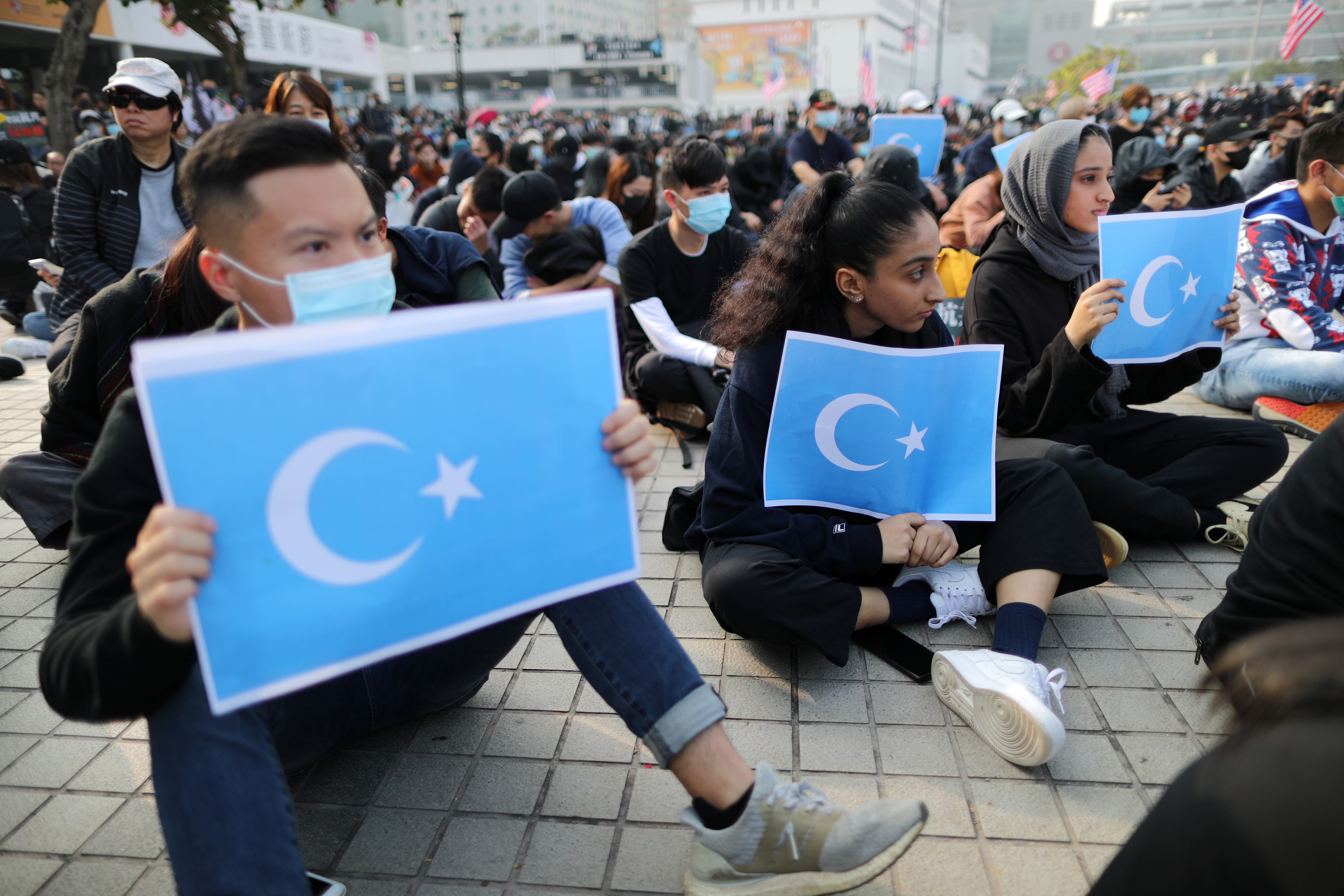 Marchas en Hong Kong para protestar en contra de los abusos de China a la minoría uigur. Foto: REUTERS/Lucy Nicholson