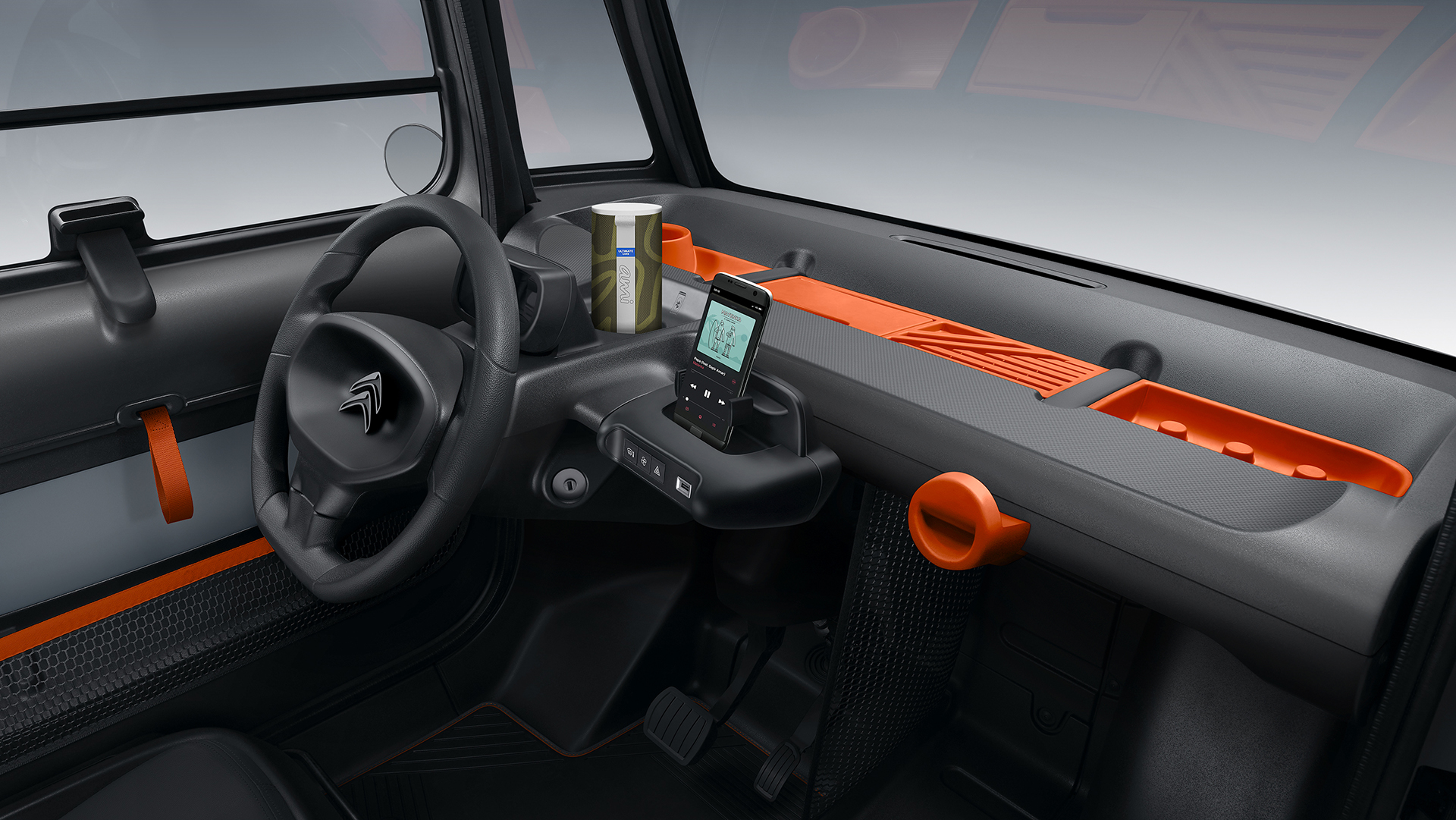 El interior del Citroën Ami es el claro reflejo de un auto eléctrico asequible que no tiene tanto equipamiento propio y utiliza el celular de su conductor en reemplazo