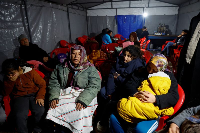 El número de víctimas subió a 3.381 en Turquía. (REUTERS/Suhaib Salem)