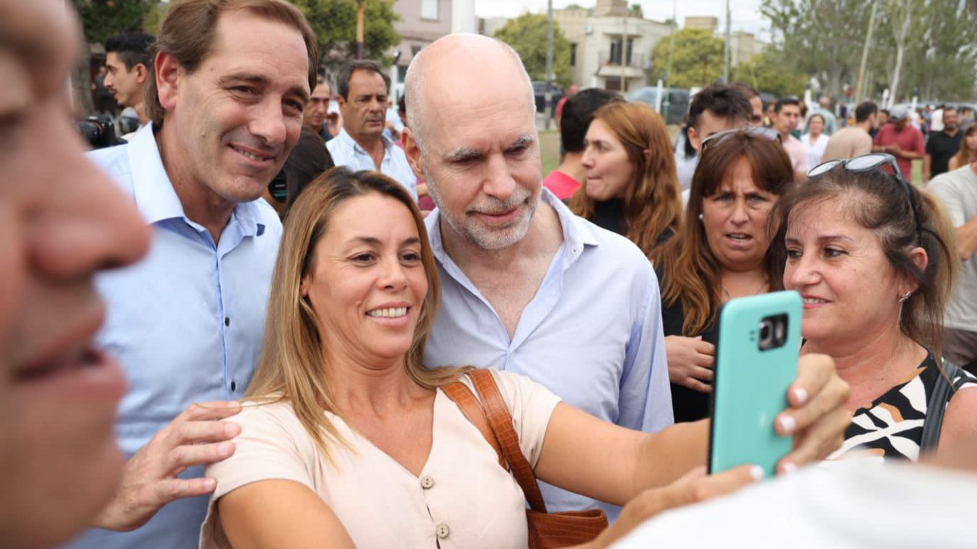 Horacio Rodríguez Larreta y Julio Garro, juntos en una recorrida de campaña