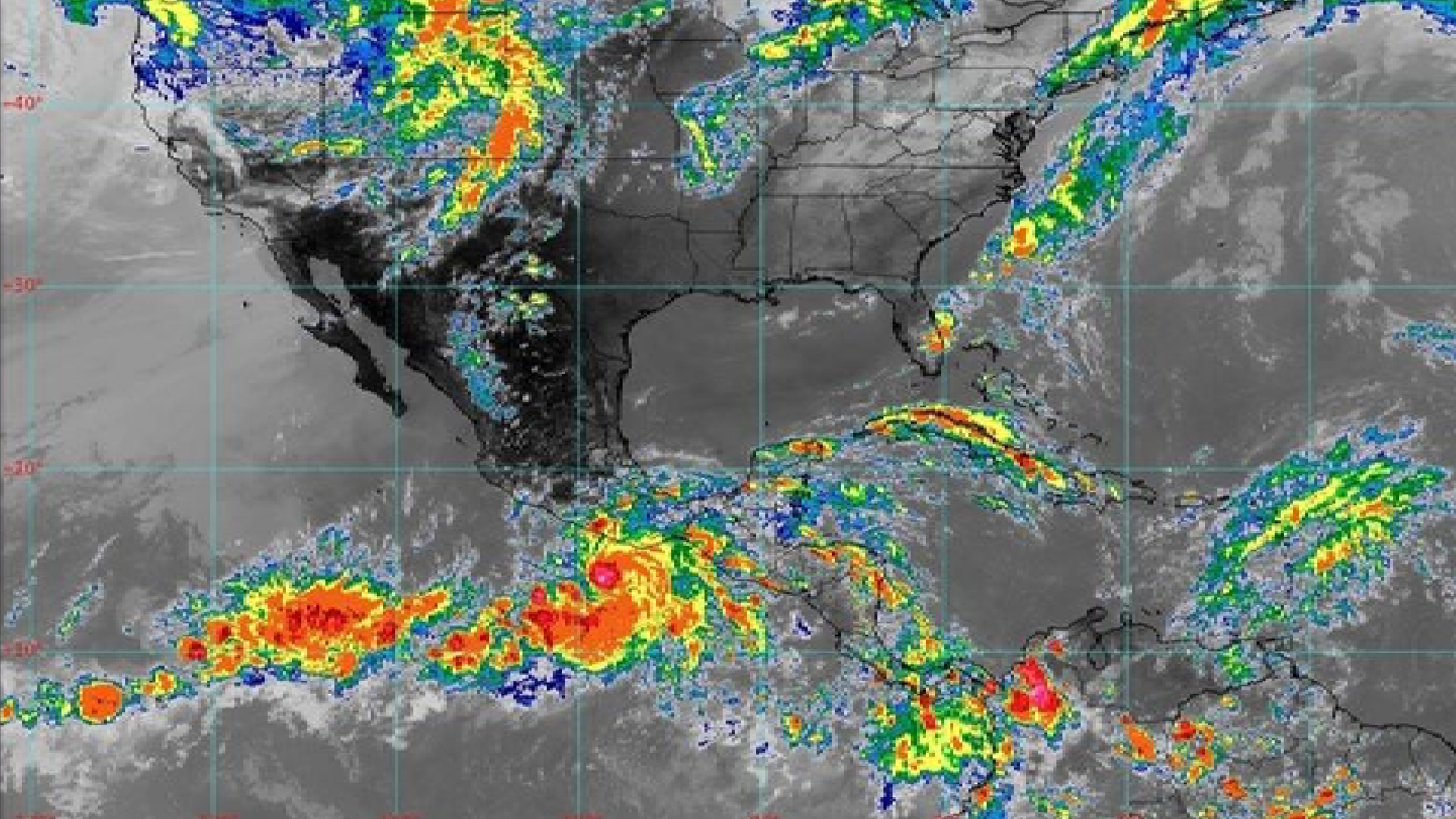 Tormenta tropical Agatha sigue intensificándose a huracán; Oaxaca cerró su navegación