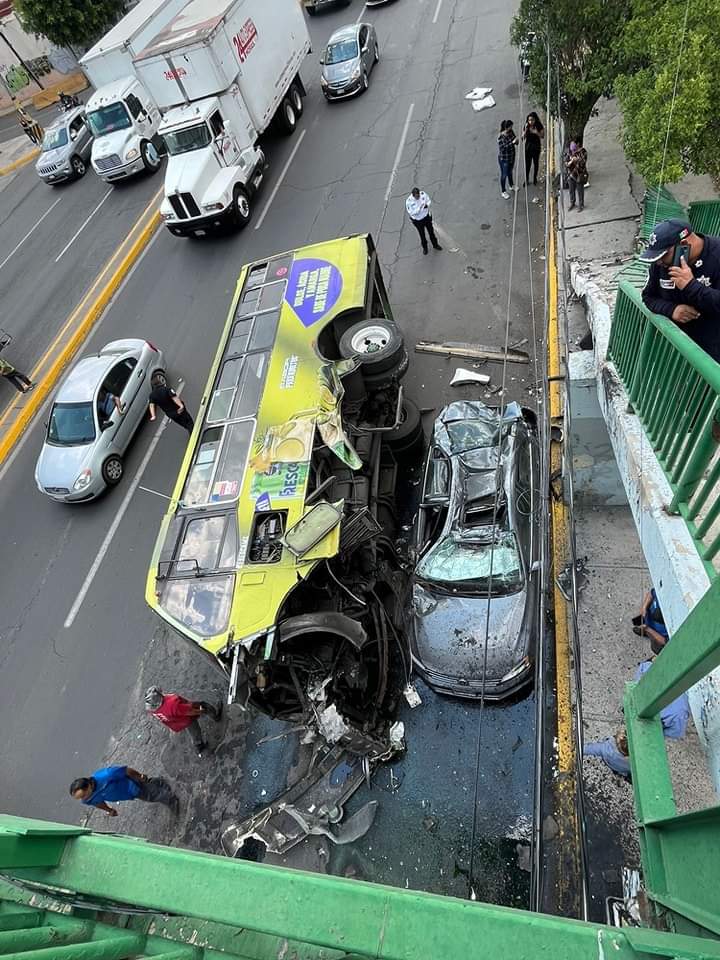 Due to this accident, traffic was affected as far as the Panteón Jardines del Recuerdo (PC Tlalnepantla)