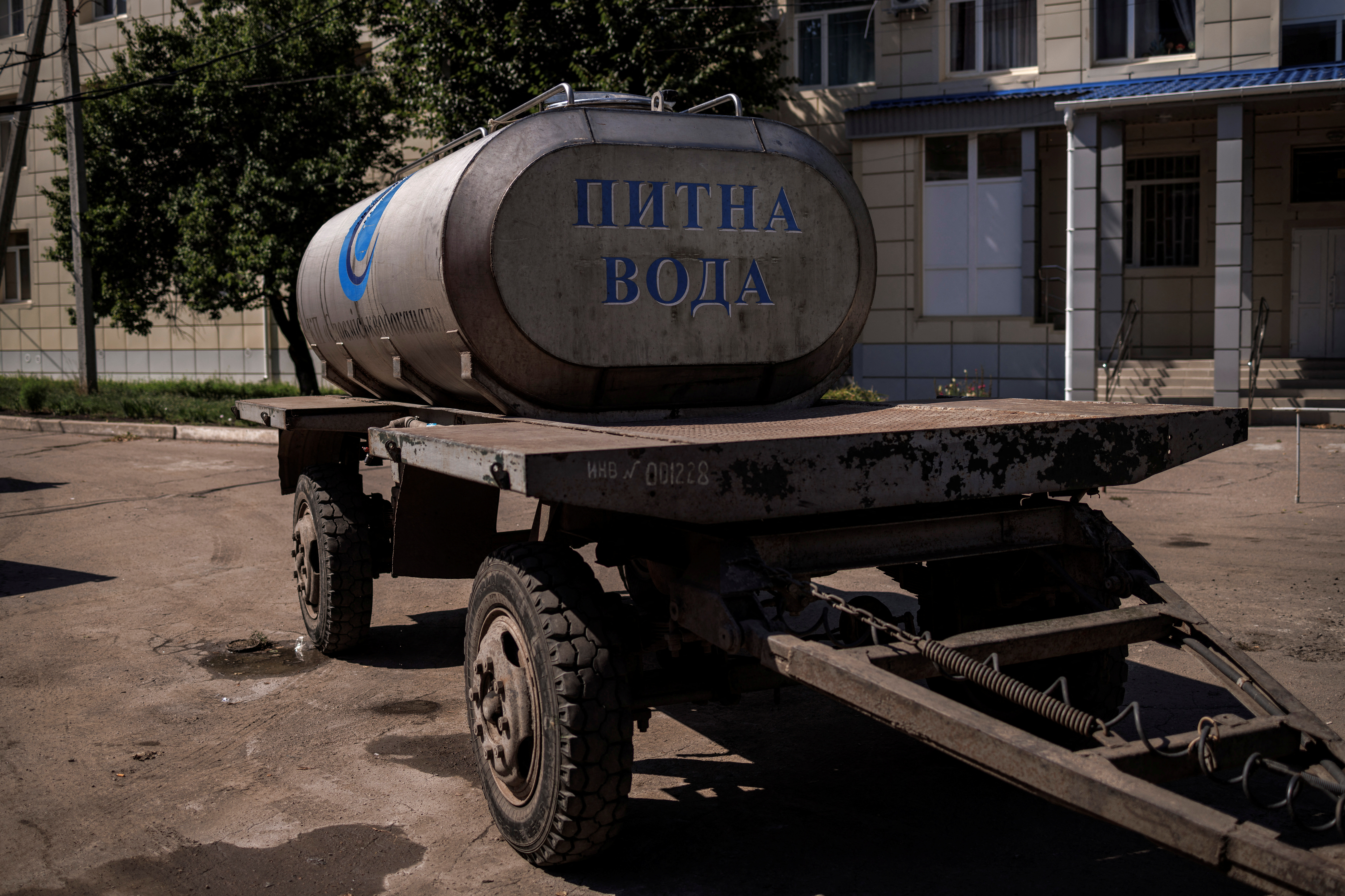 Un tanque de agua dice "Agua potable", mientras continúa el ataque de Rusia contra Ucrania. REUTERS/Alkis Konstantinidis