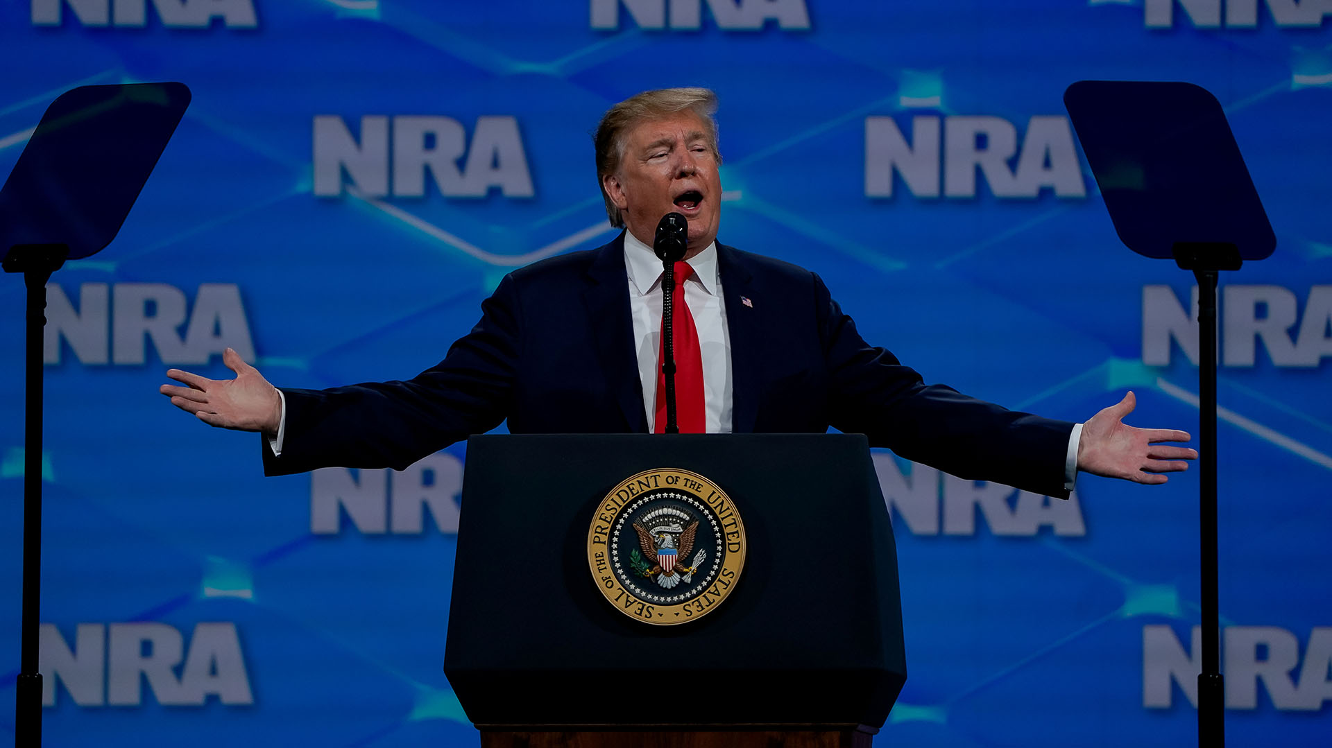 Dateifoto: Der ehemalige US-Präsident Donald Trump am 26. April 2019 in Indianapolis, Indiana, USA.  (REUTERS / Bryan Woolston) spricht auf der Jahreskonferenz der National Rifle Association (NRA).