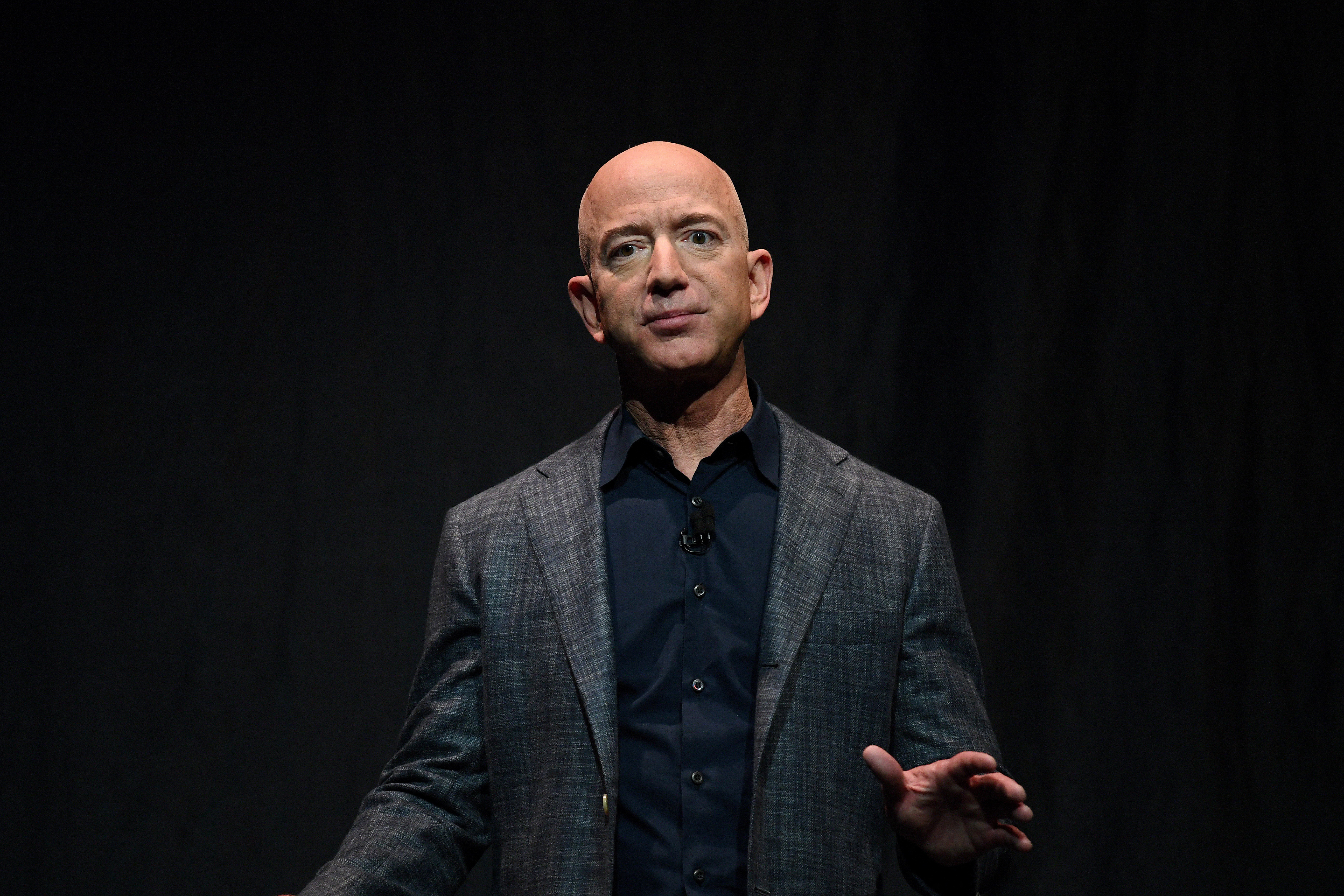 Jeff Bezos ganó USD 10 en una curiosa compra de apenas una acción de Amazon