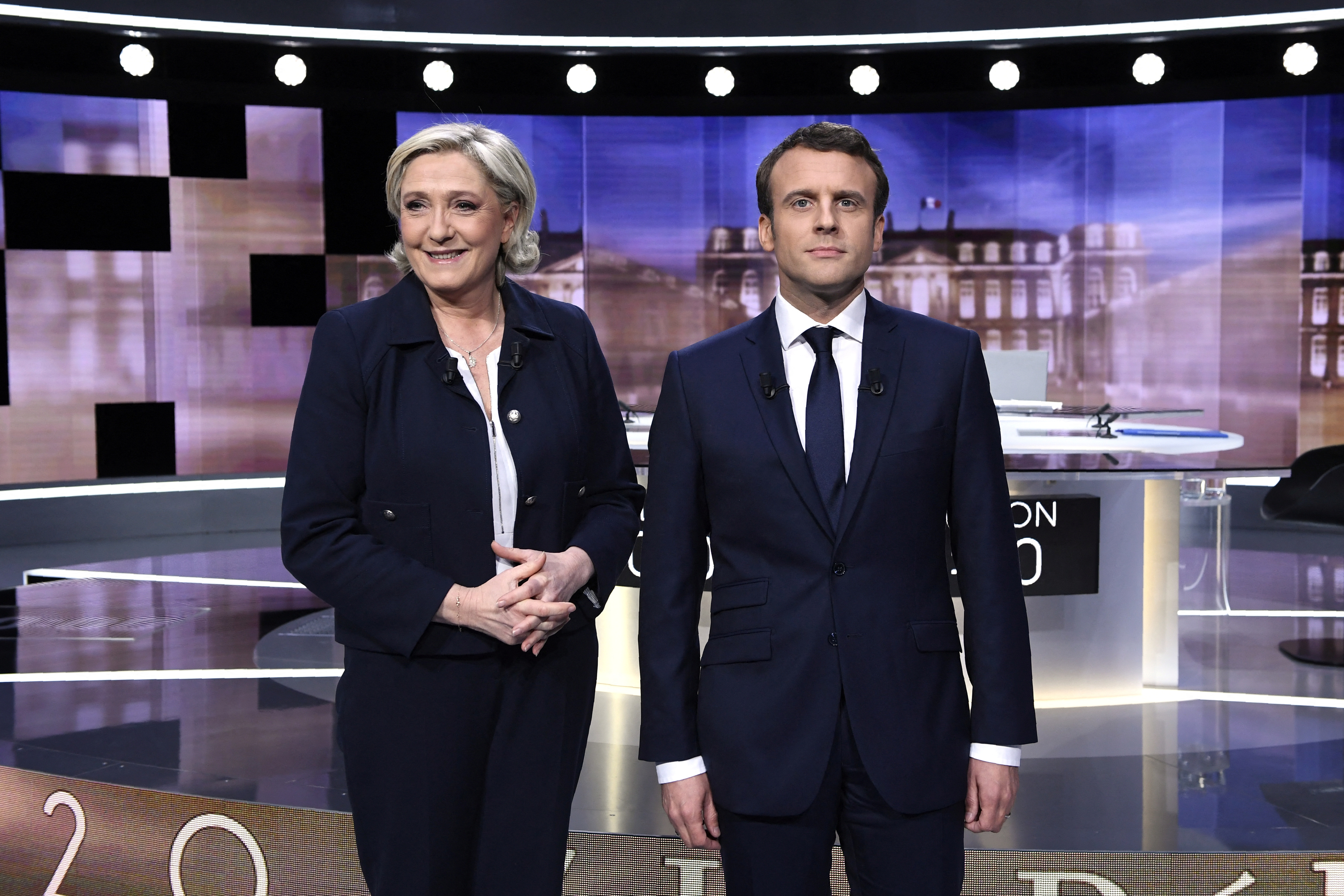 フランスのバロタージュ エマニュエル マクロンとマリン ル ペンが熱狂的な有権者と共に大統領選挙に行く Infobae