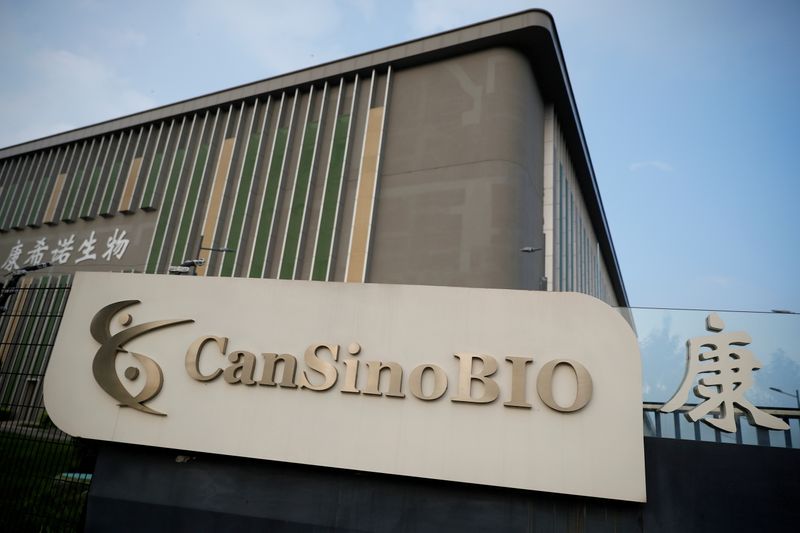 Kicillof informó la firma de un contrato por 5 millones de dosis del laboratorio CanSino (REUTERS/Thomas Peter)