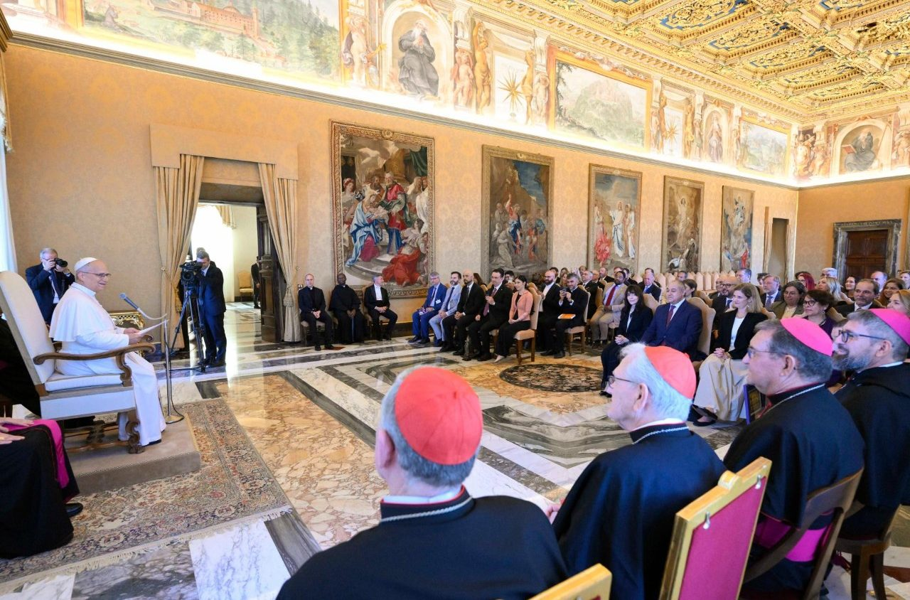 Tras reunirse con el Papa, uno de los l&iacute;deres de la CGT advirti&oacute; que podr&iacute;an convocar a una medida de fuerza si el Gobierno no abre el di&aacute;logo