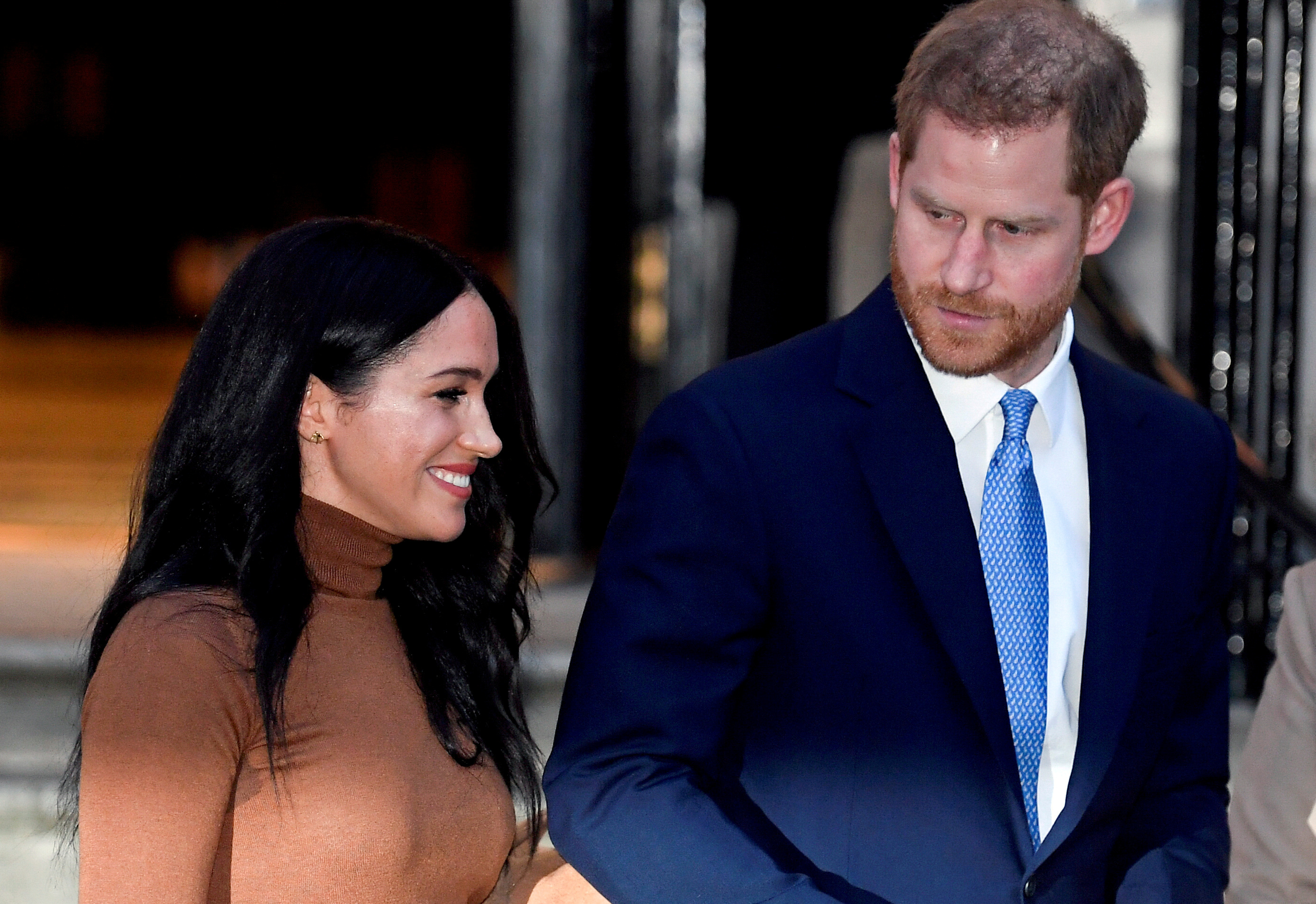 Meghan Markle y su esposo, el príncipe Harry, firmaron un contrato millonario de varios años con Netflix en septiembre pasado (Reuters)